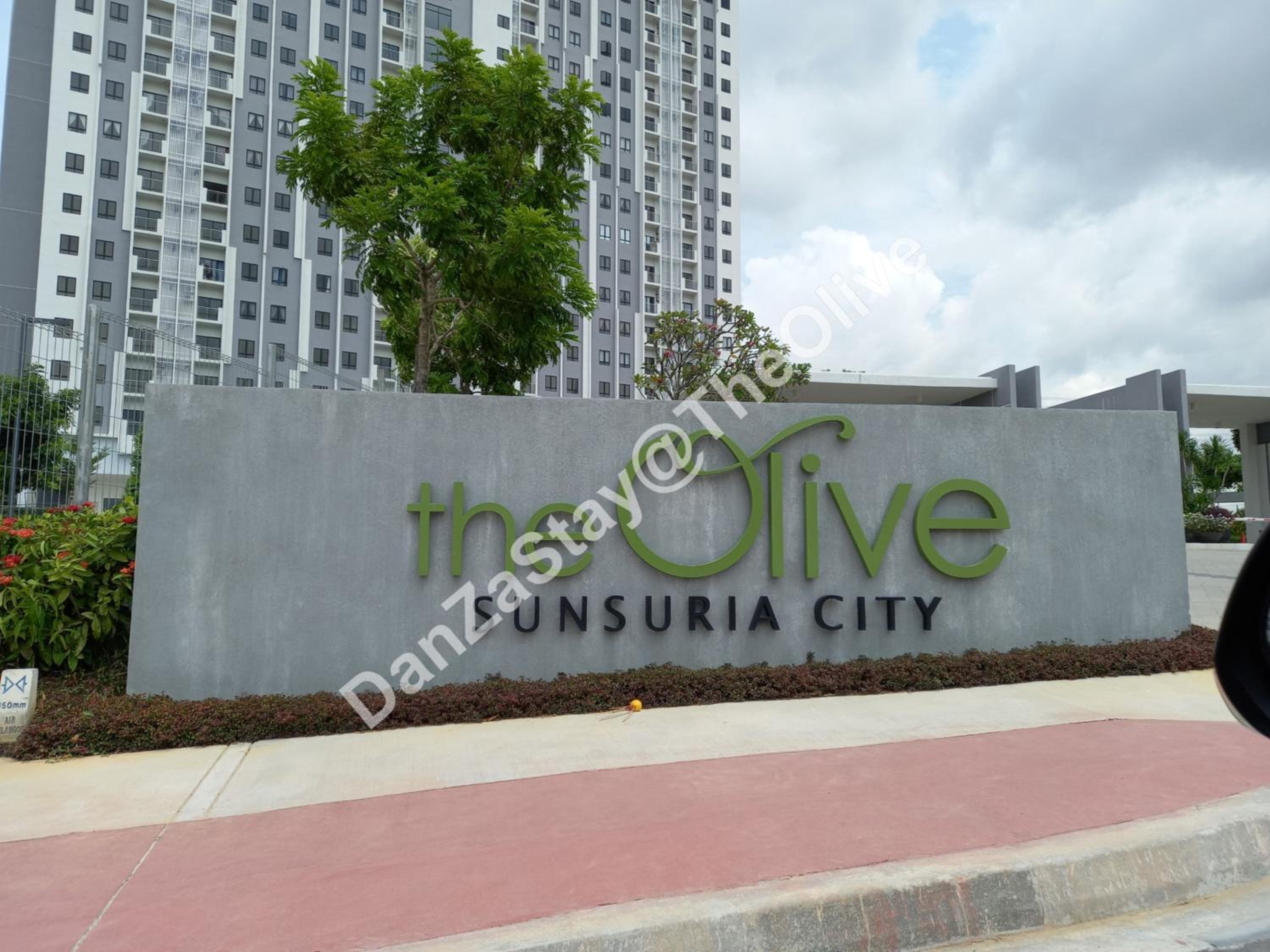 DanZaStay@TheOlive photo 1