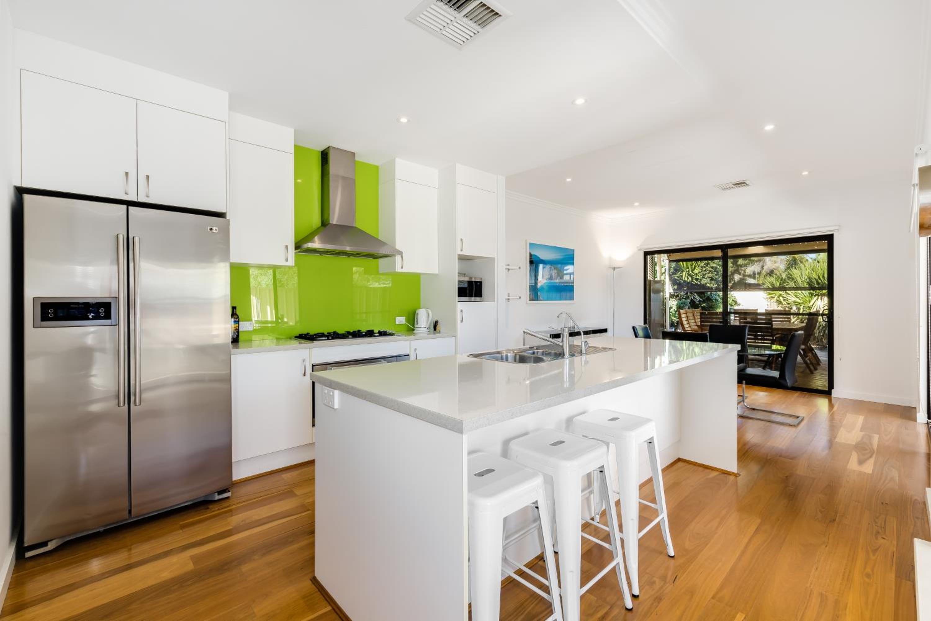 Swainson on 1 Lexington - 200m to Beach!