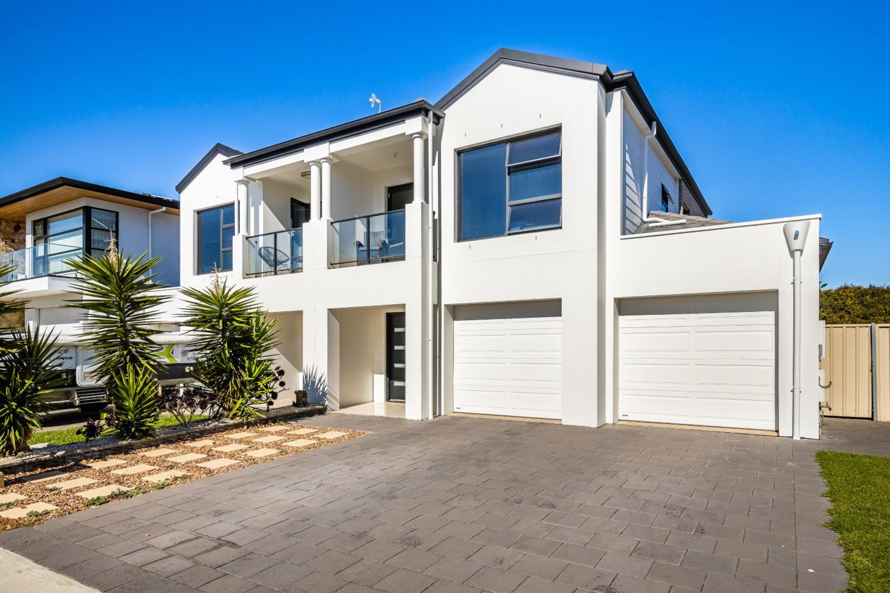 Swainson on 1 Lexington - 200m to Beach!