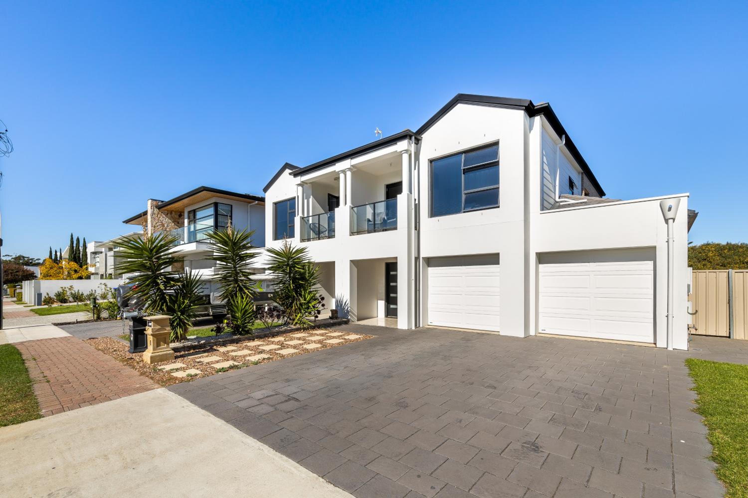Swainson on 1 Lexington - 200m to Beach!