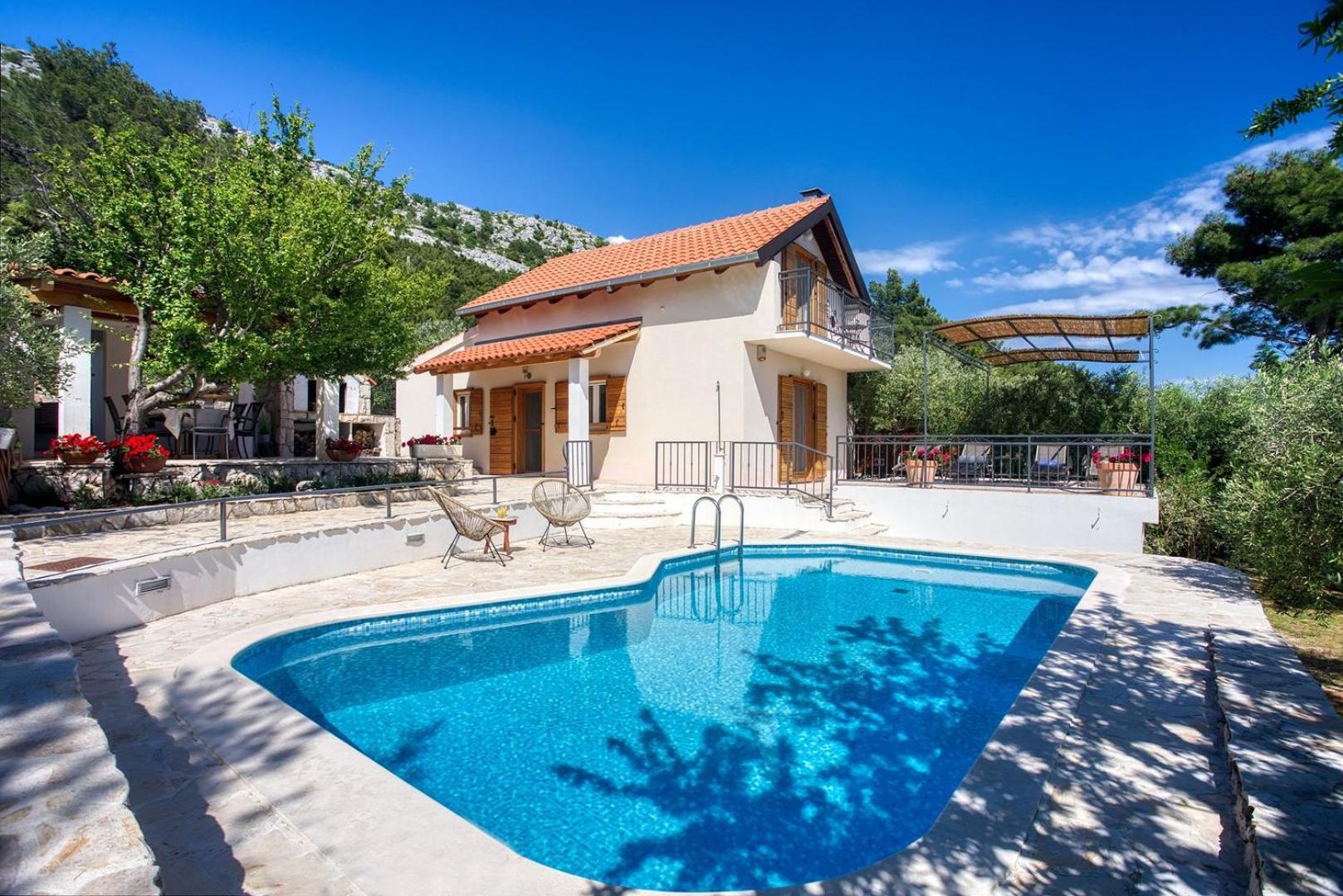 Hotel Villa Zoro 3-bedroom villa with private pool and amazing panorama - Image 1