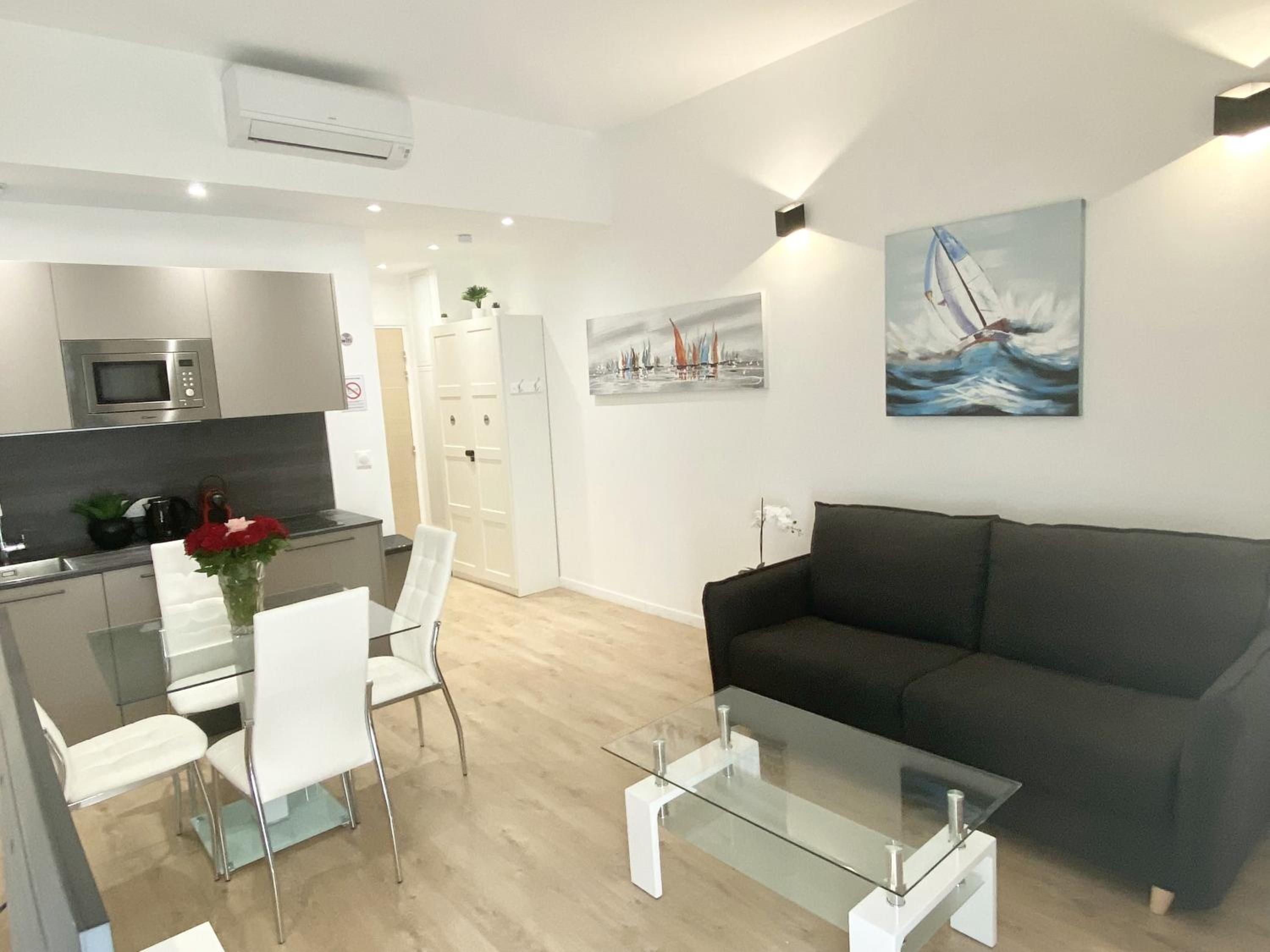 Central Modern Flat Lamartine photo 5