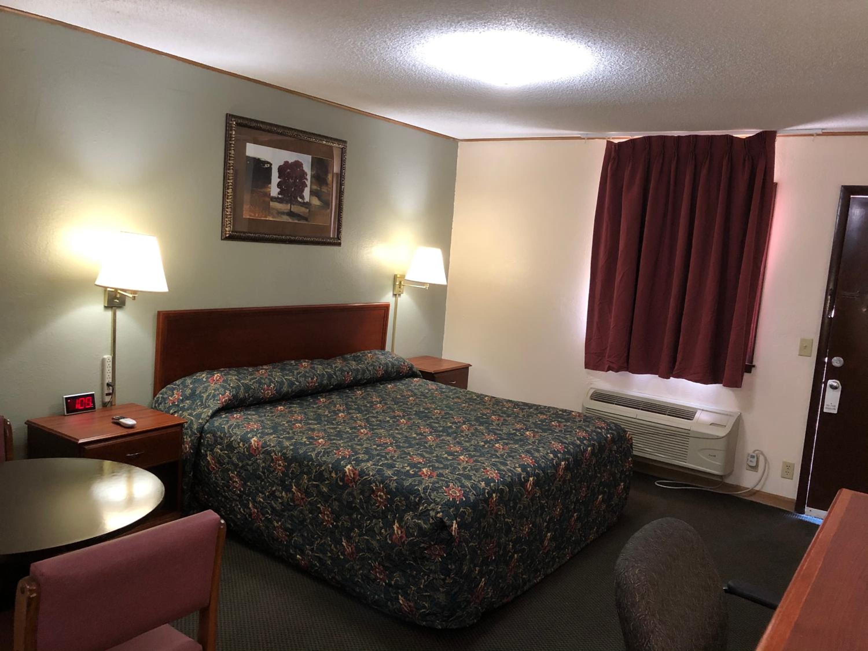 Emporia Vacations - Budget Host Inn - Emporia - Property Image 8