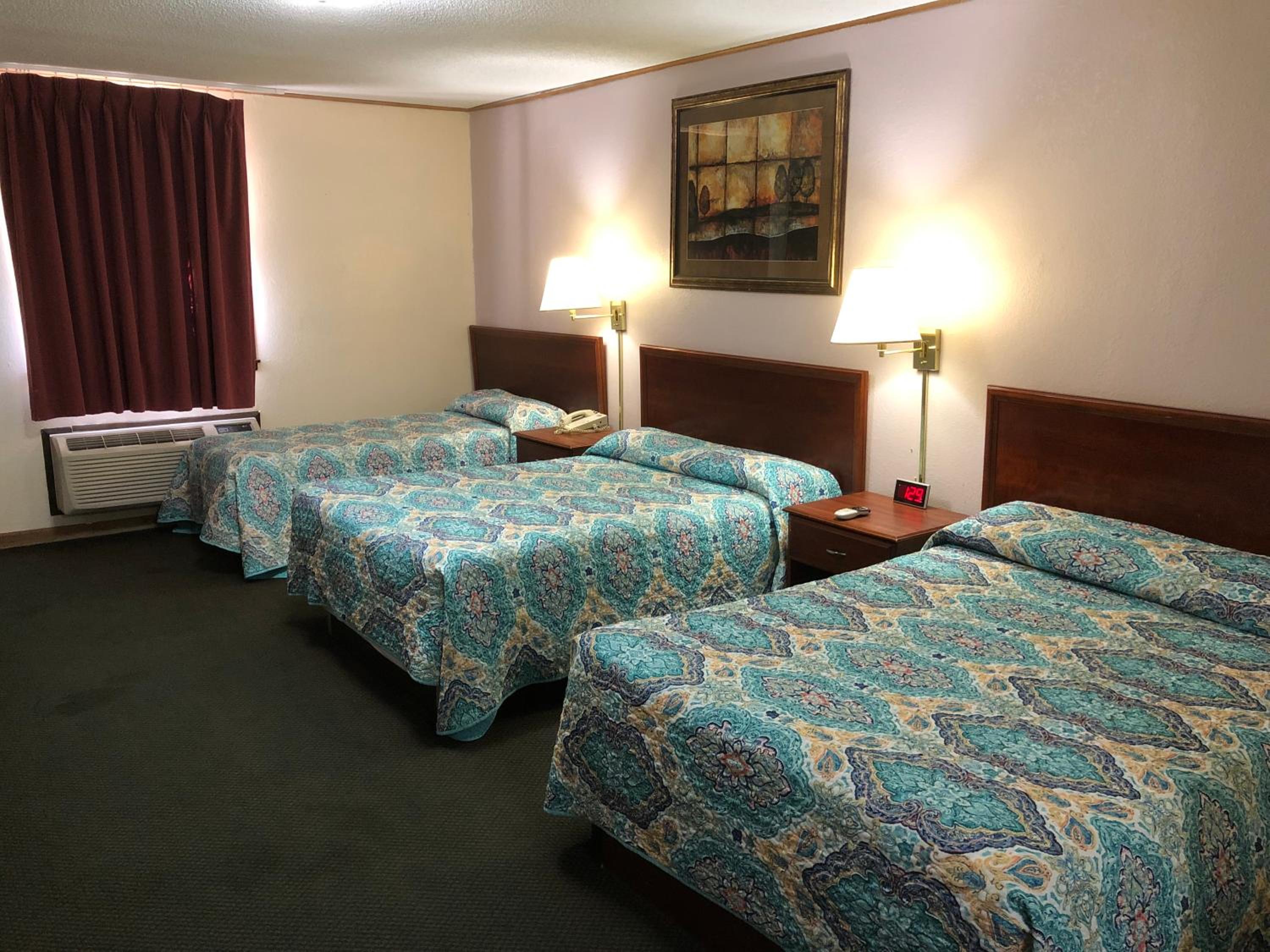 Emporia Vacations - Budget Host Inn - Emporia - Property Image 2
