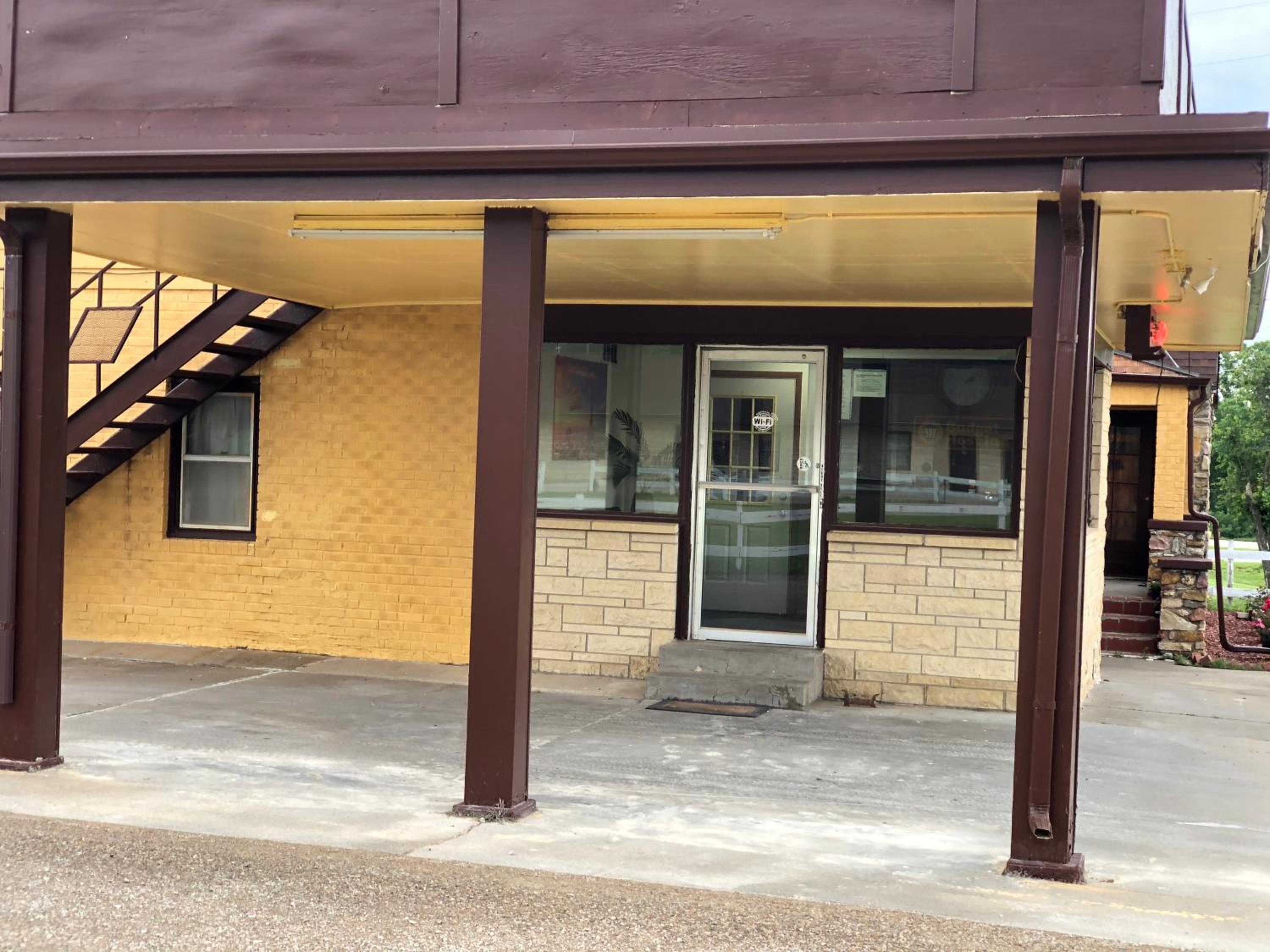 Emporia Vacations - Budget Host Inn - Emporia - Property Image 14