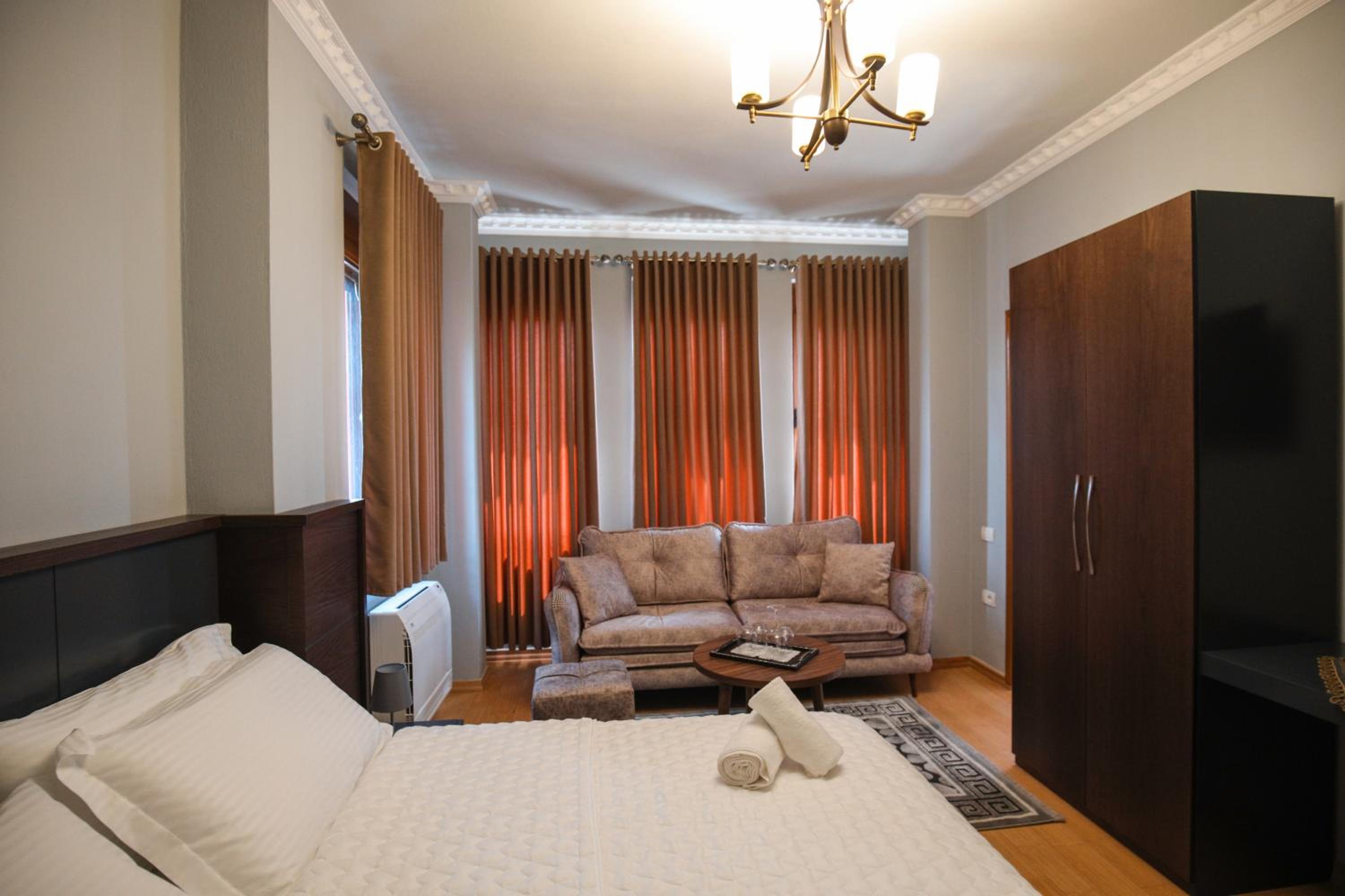 Vila 3 Korçë