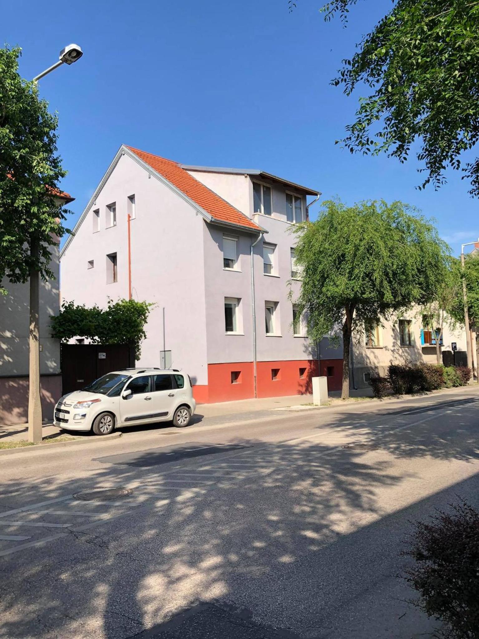 Alpesi Apartman Downtown
