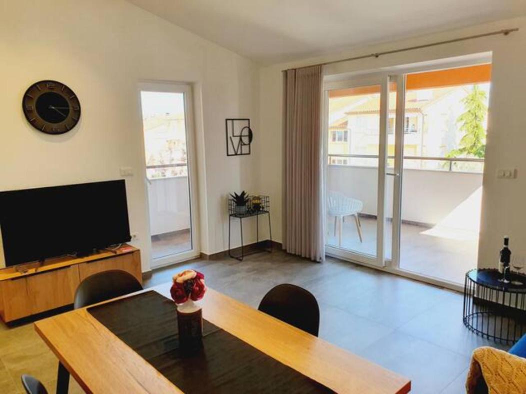 Modern apartment Ana view 5
