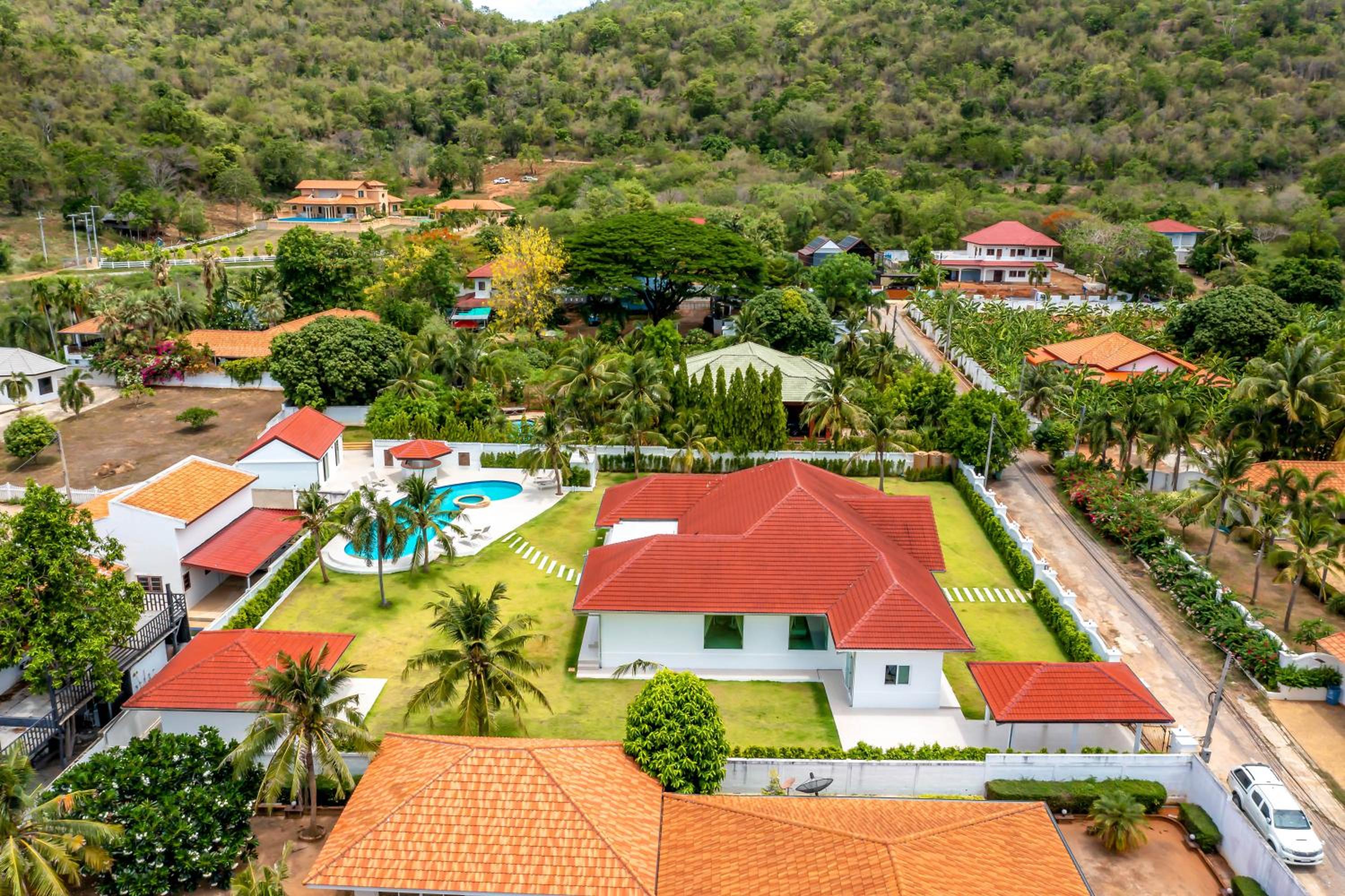 Amazing Private 6 Bedroom Pool Villa ED60