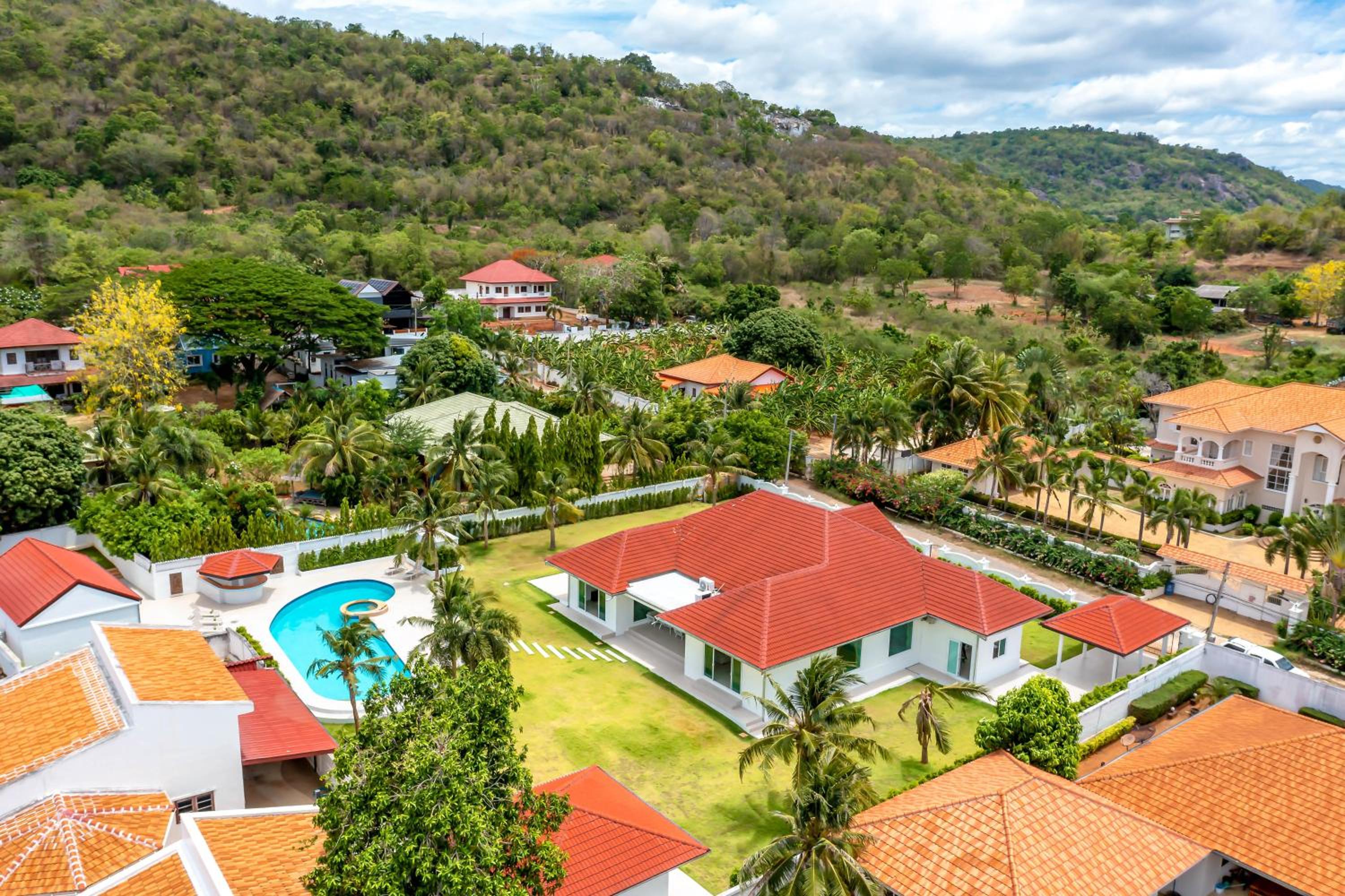 Amazing Private 6 Bedroom Pool Villa ED60