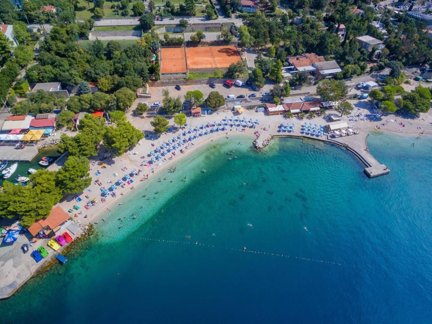 VILLA SARA 1, 50 m from the beach, balcony and sea view, private parking