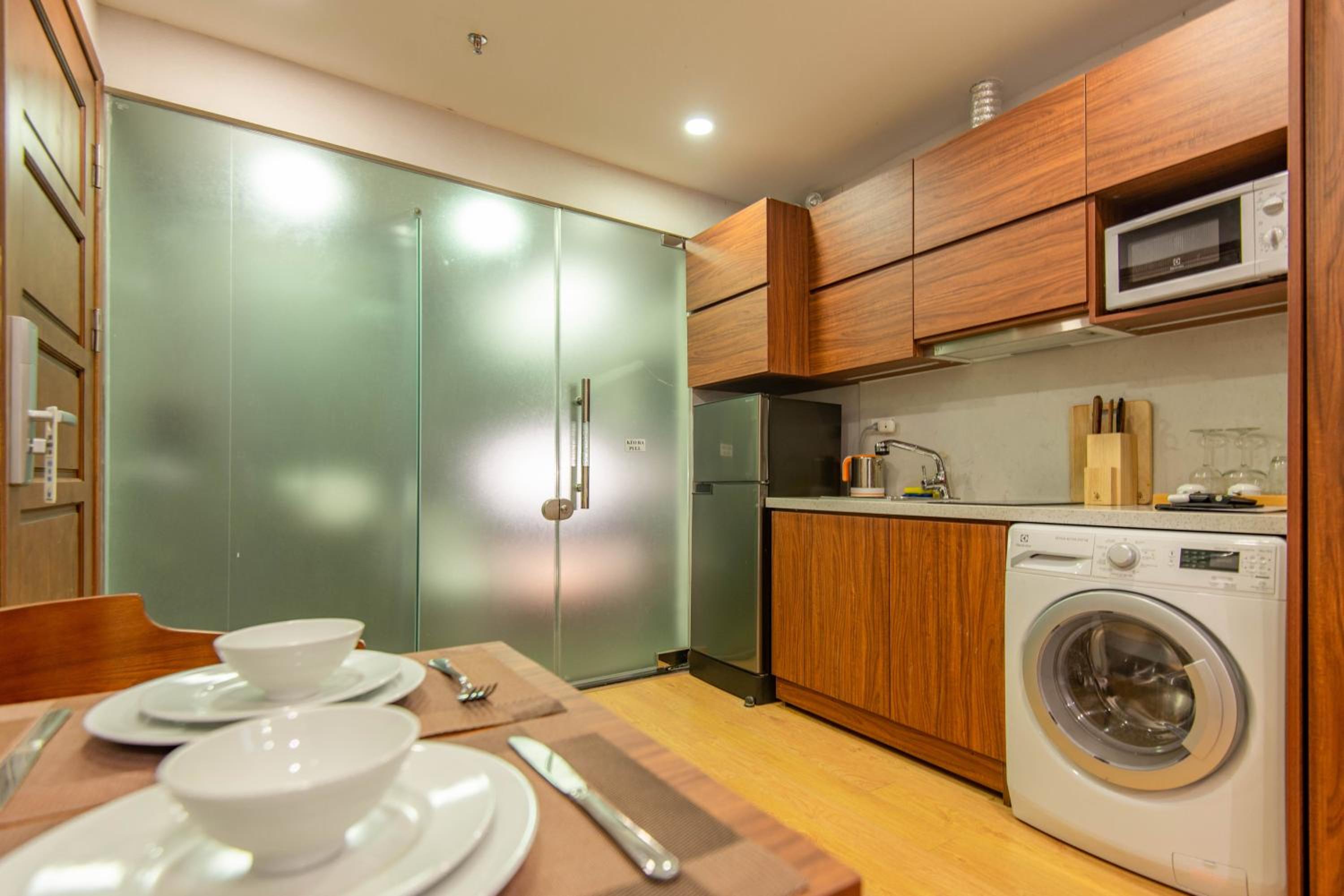 22Land Moon West Lake