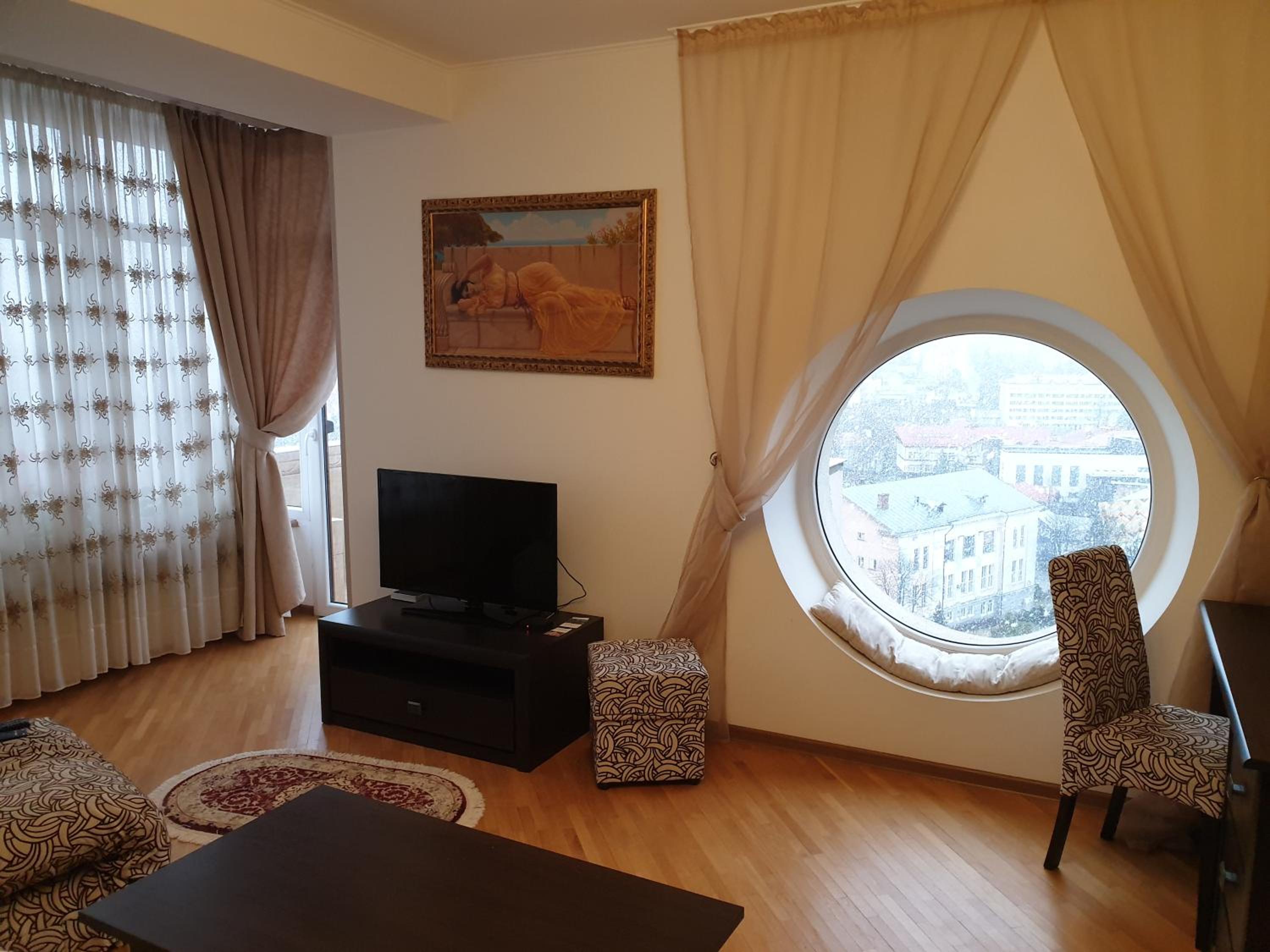 Sunny apartment in the city Center view 4