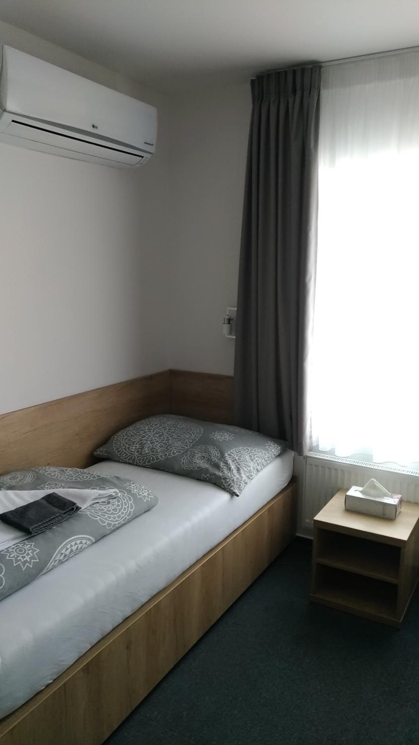 Penzion Kometa - rodinný pobyt u Novomlýnských jezer s komfortem, restaurací a dětskou zónou