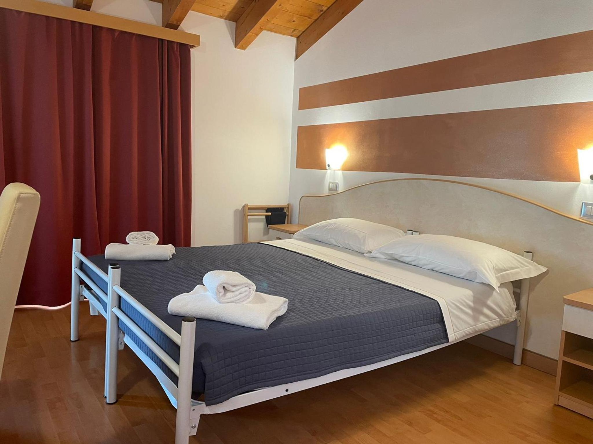 Vittoria Rooms Peschiera view 3