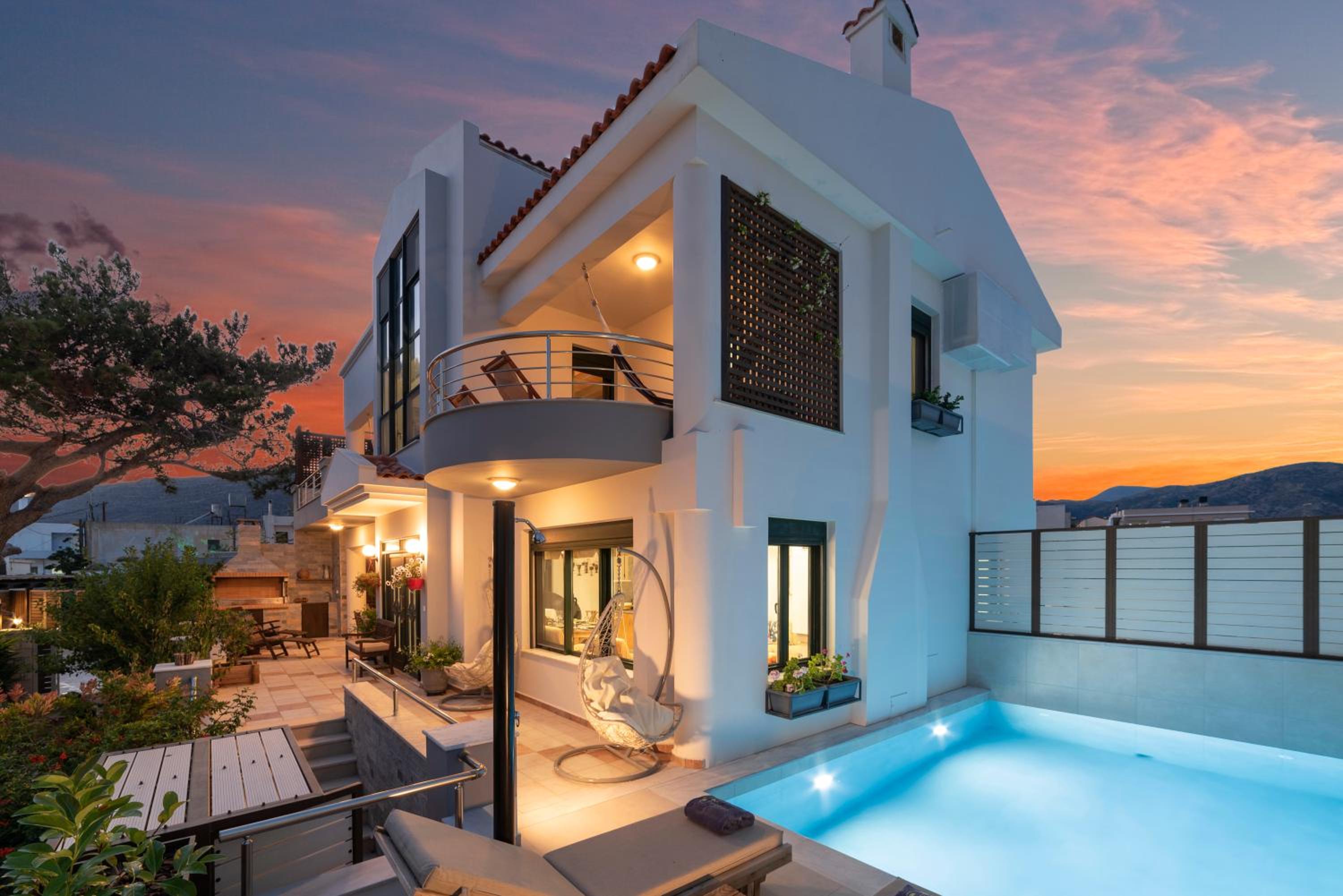 Paradisos luxury villas next to beach view 5