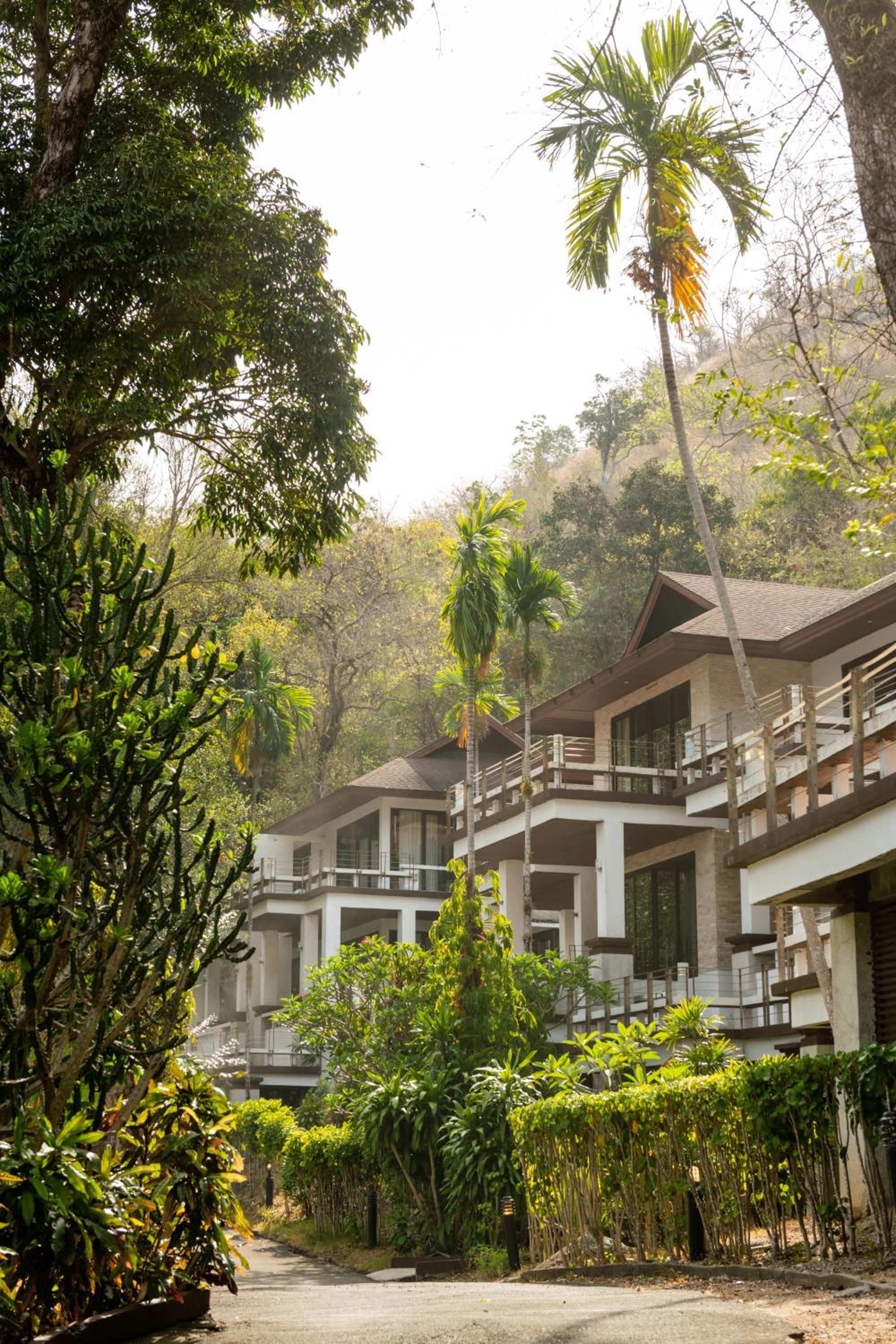 Baan Krating Phuket Resort Naiharn-SHA Plus