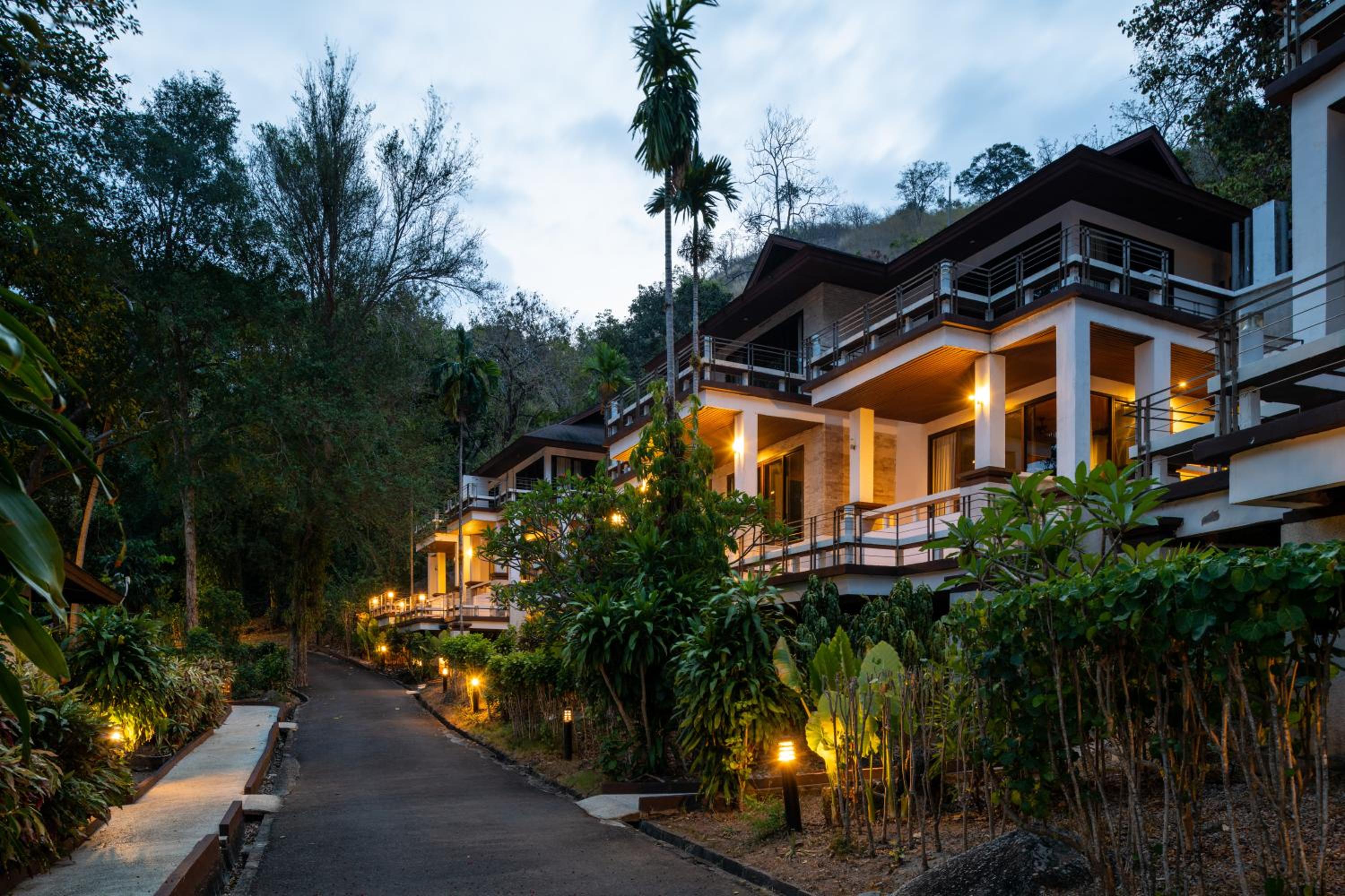 Baan Krating Phuket Resort Naiharn-SHA Plus