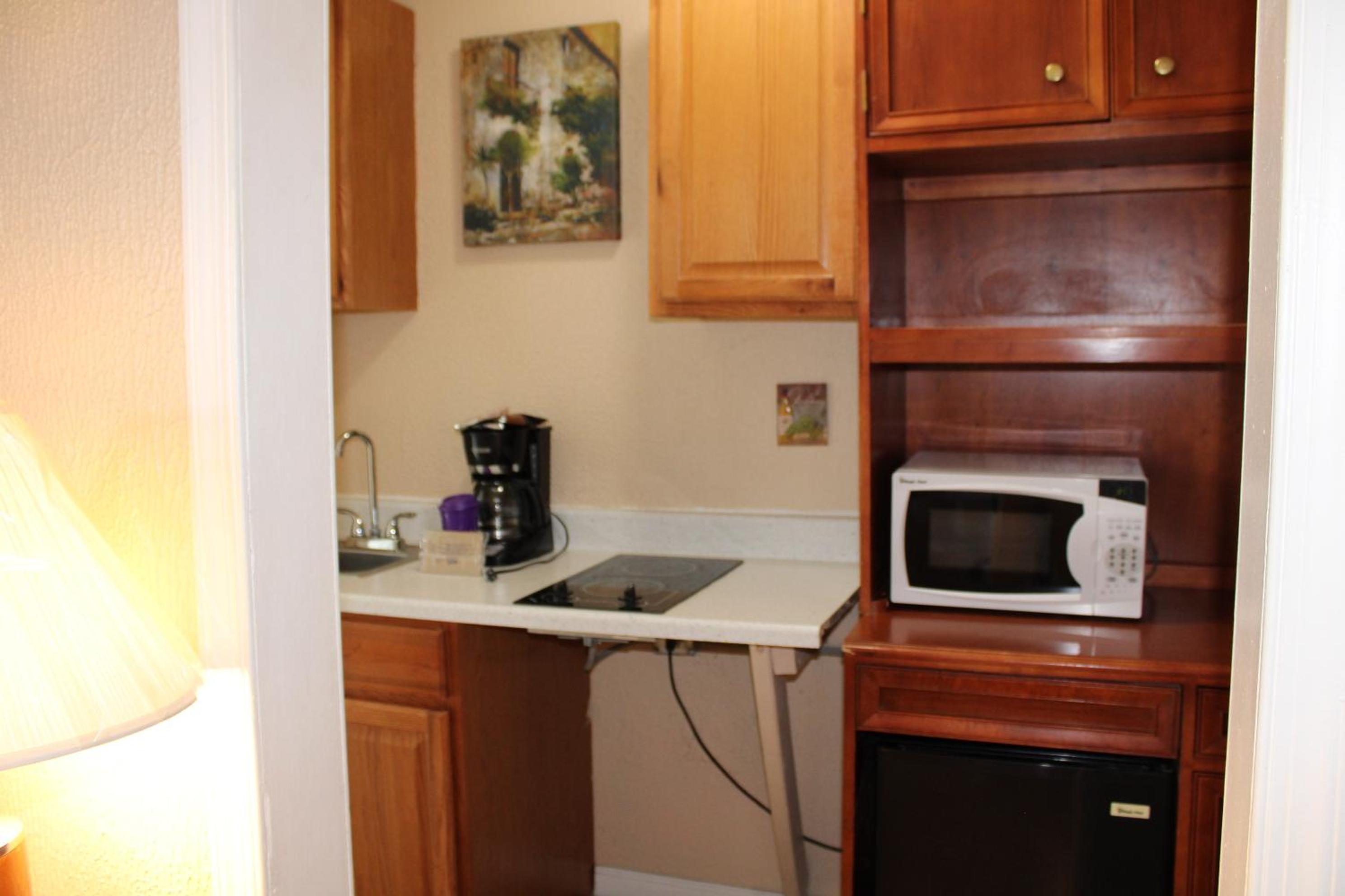 Winchester Vacations - ANS INN SUITES - Property Image 32
