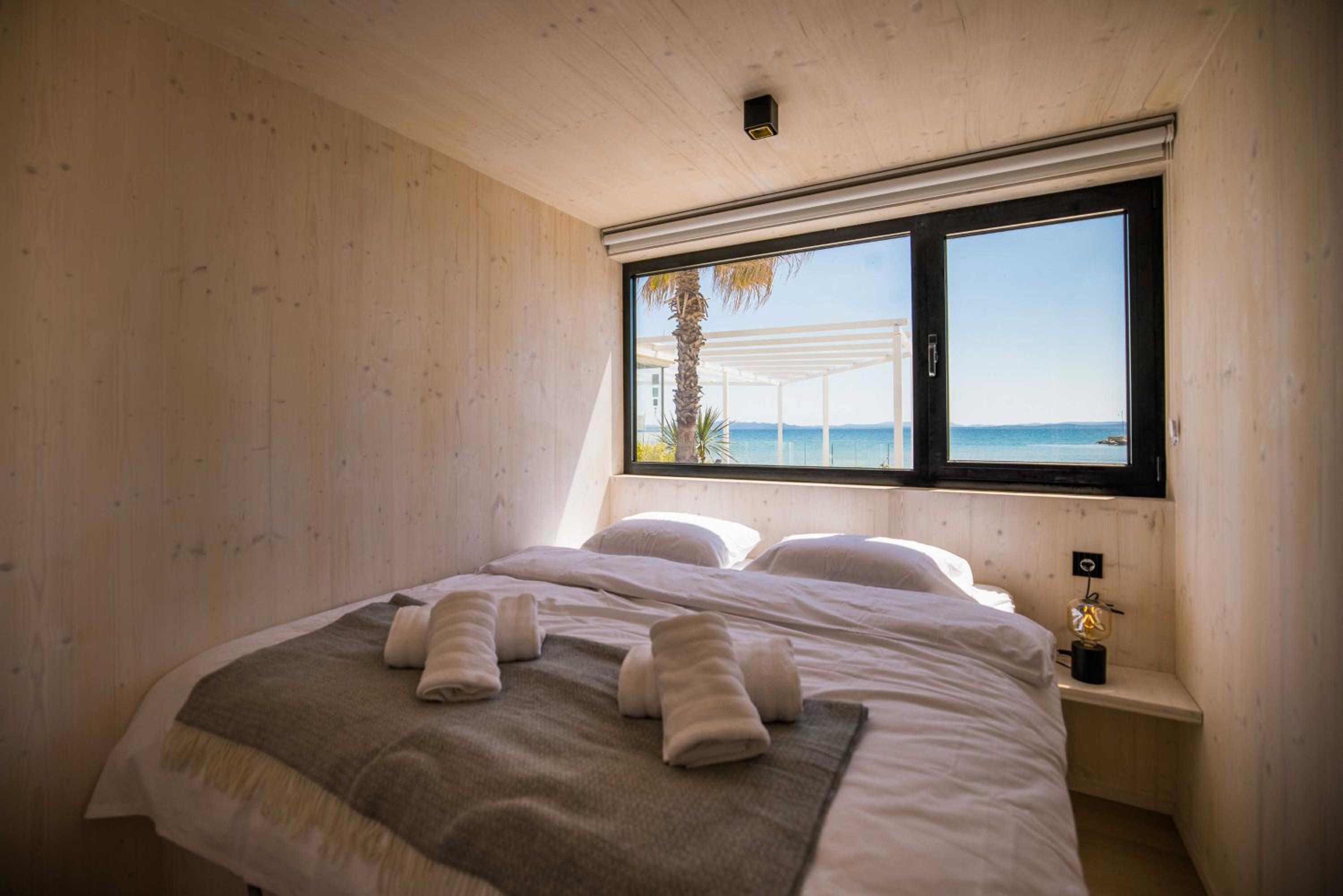 Arcadia Eco-Luxe Mobile Homes with infiniry pool by OIKO Collection view 3