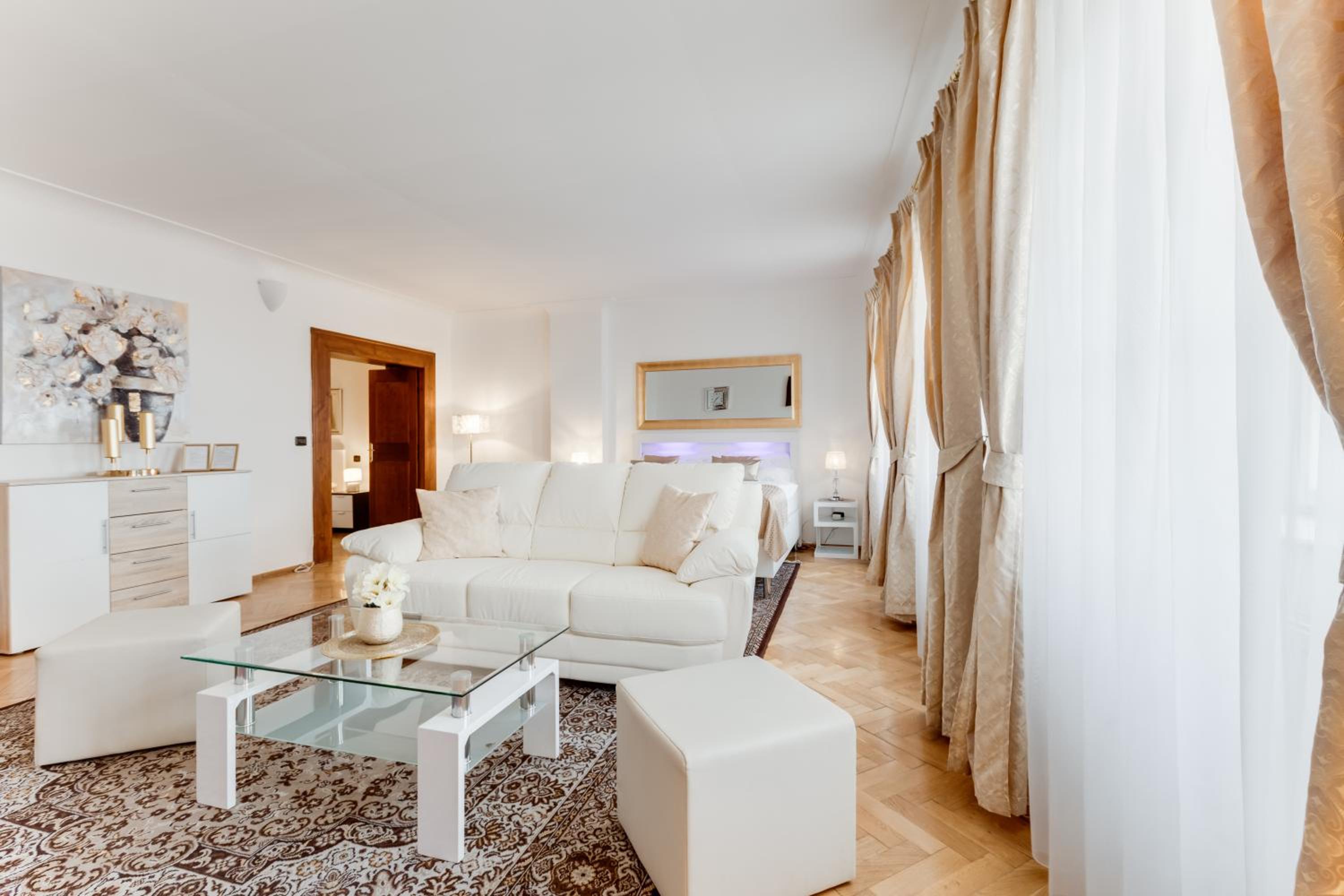 Charles Bridge Royal Apartments - Castle District