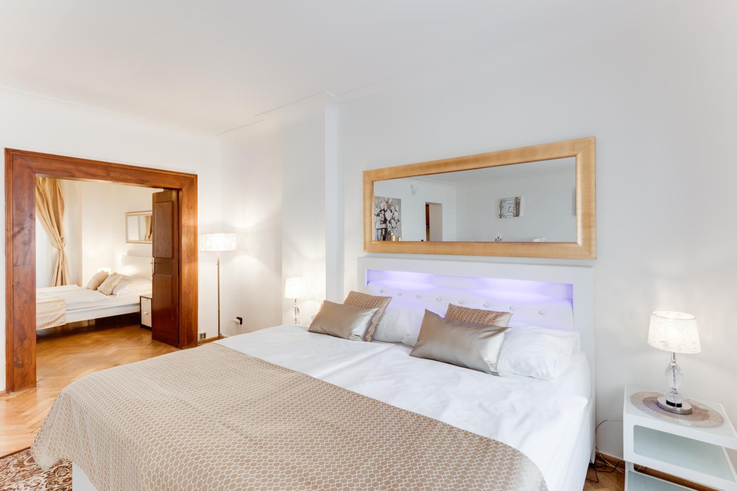 Charles Bridge Royal Apartments - Castle District