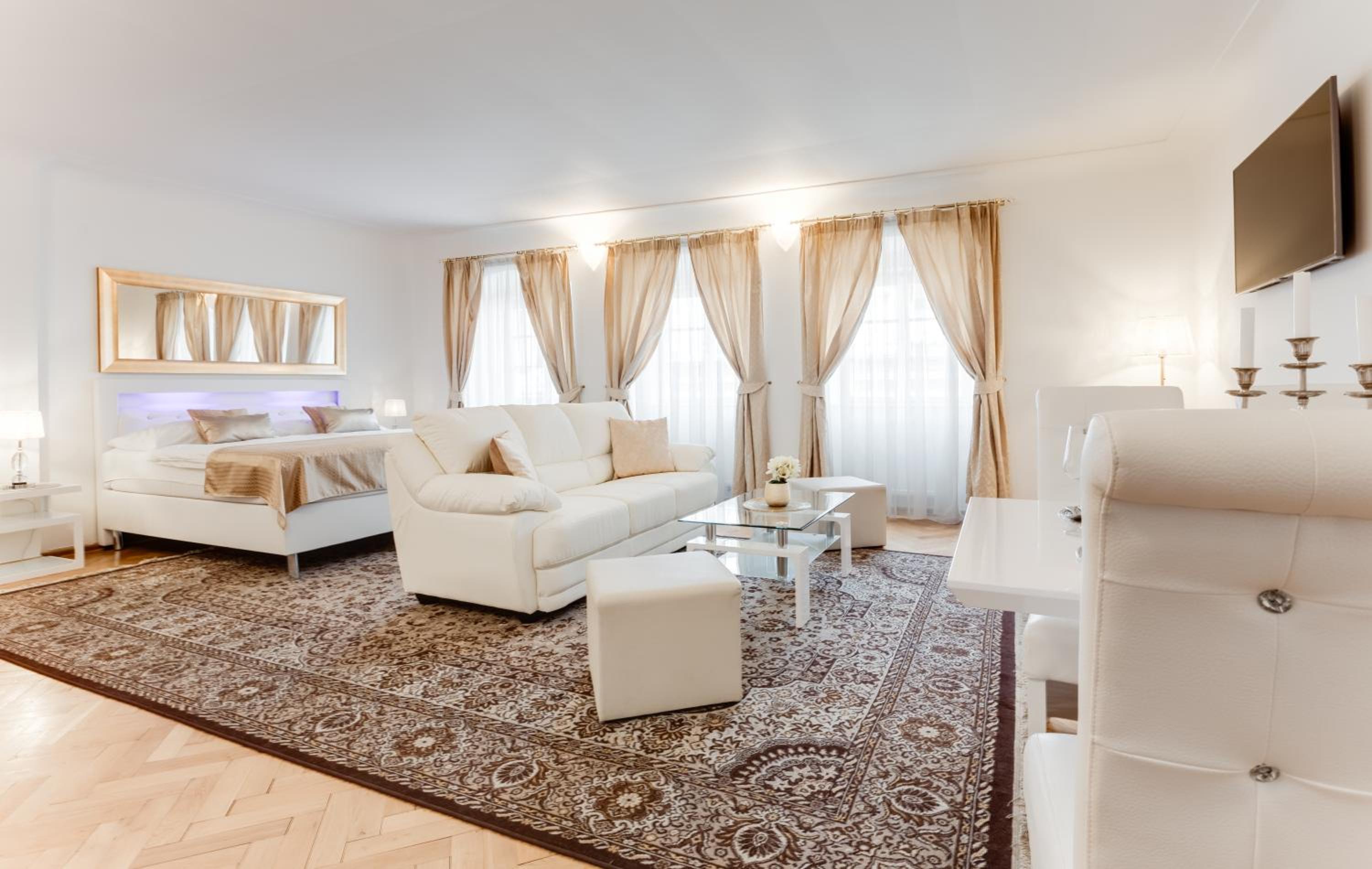 Charles Bridge Royal Apartments - Castle District