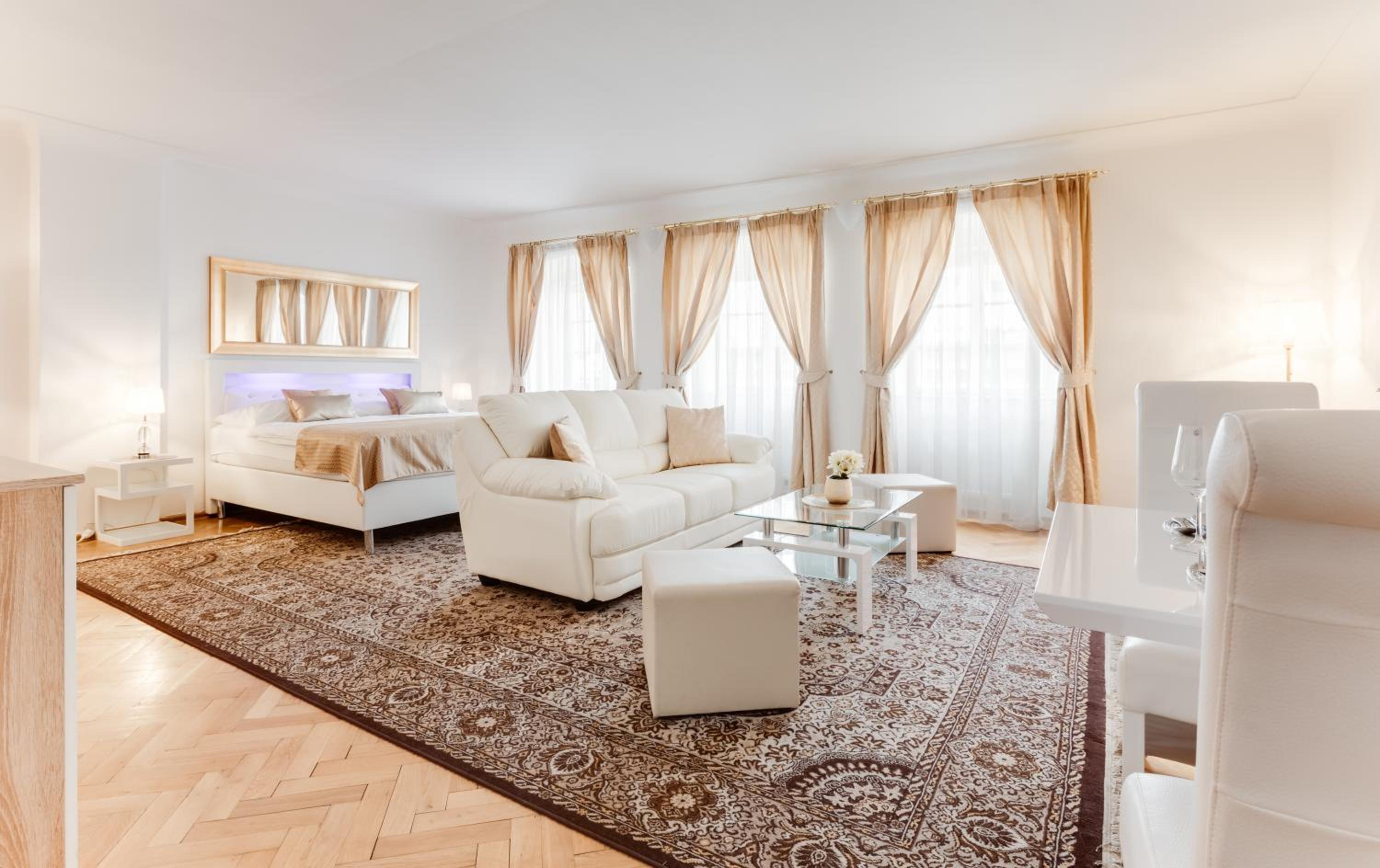 Charles Bridge Royal Apartments - Castle District