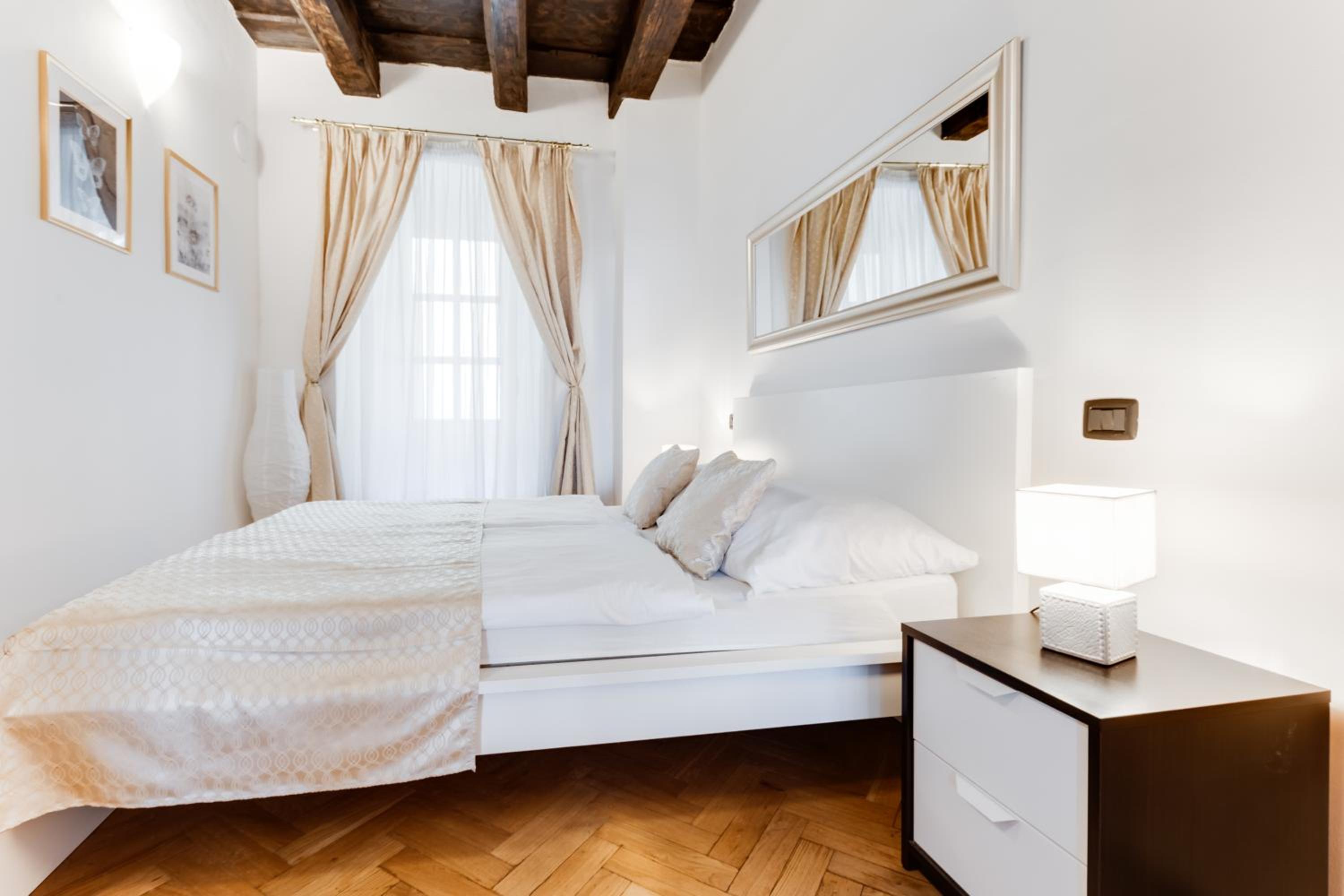Charles Bridge Royal Apartments - Castle District
