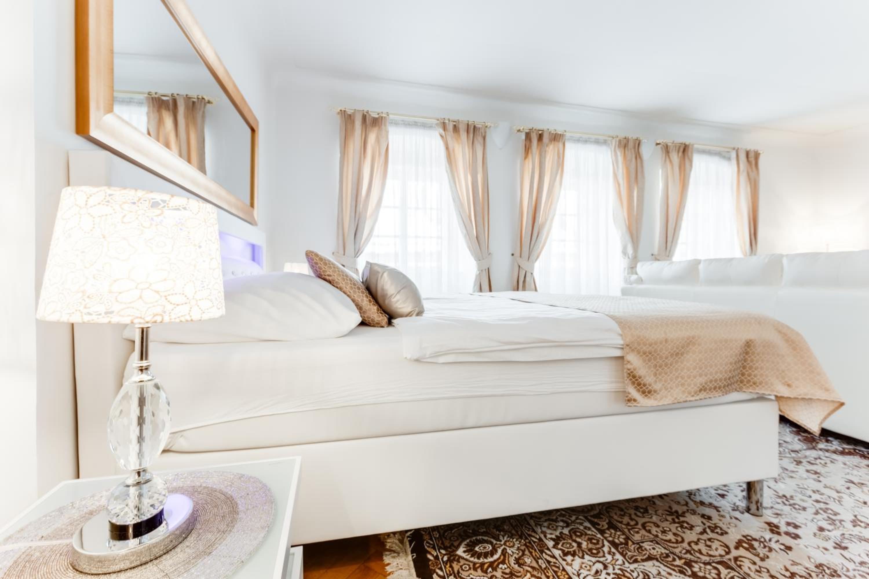 Charles Bridge Royal Apartments - Castle District
