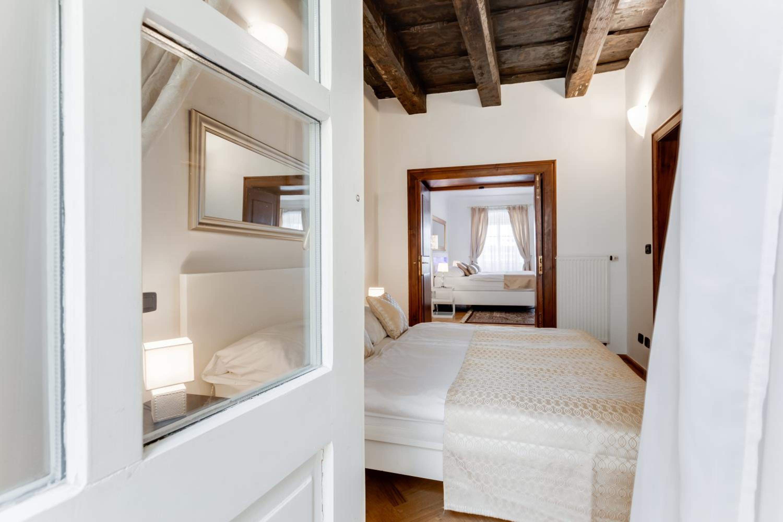 Charles Bridge Royal Apartments - Castle District