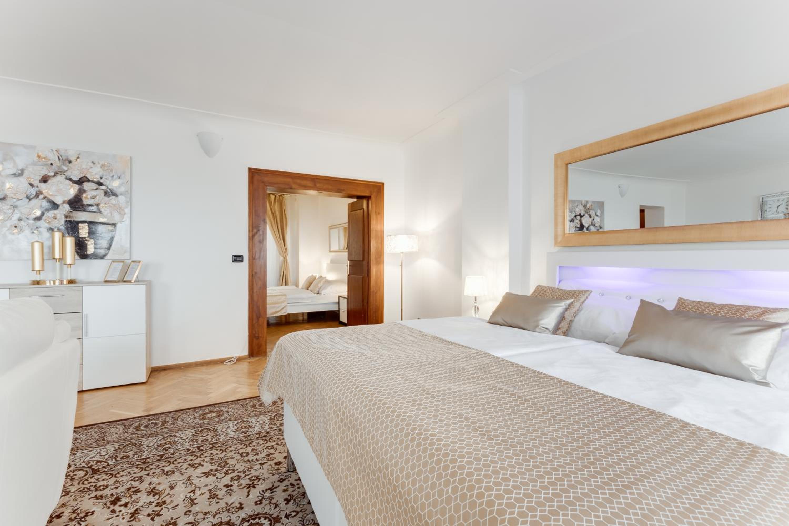 Charles Bridge Royal Apartments - Castle District