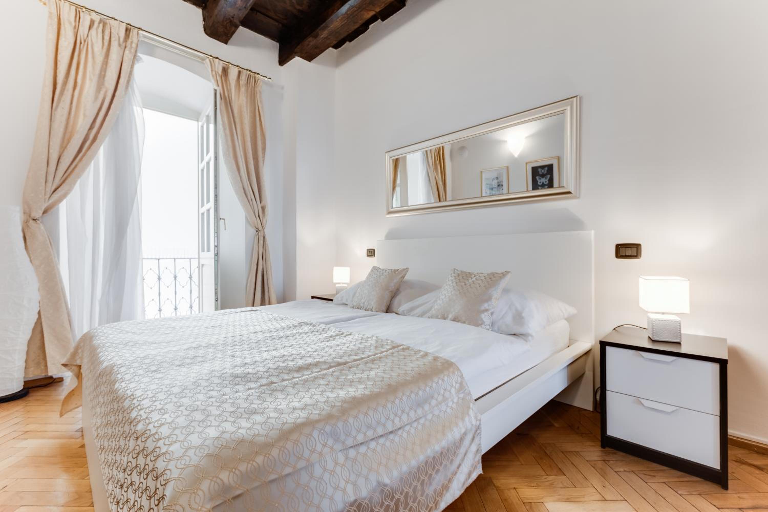 Charles Bridge Royal Apartments - Castle District