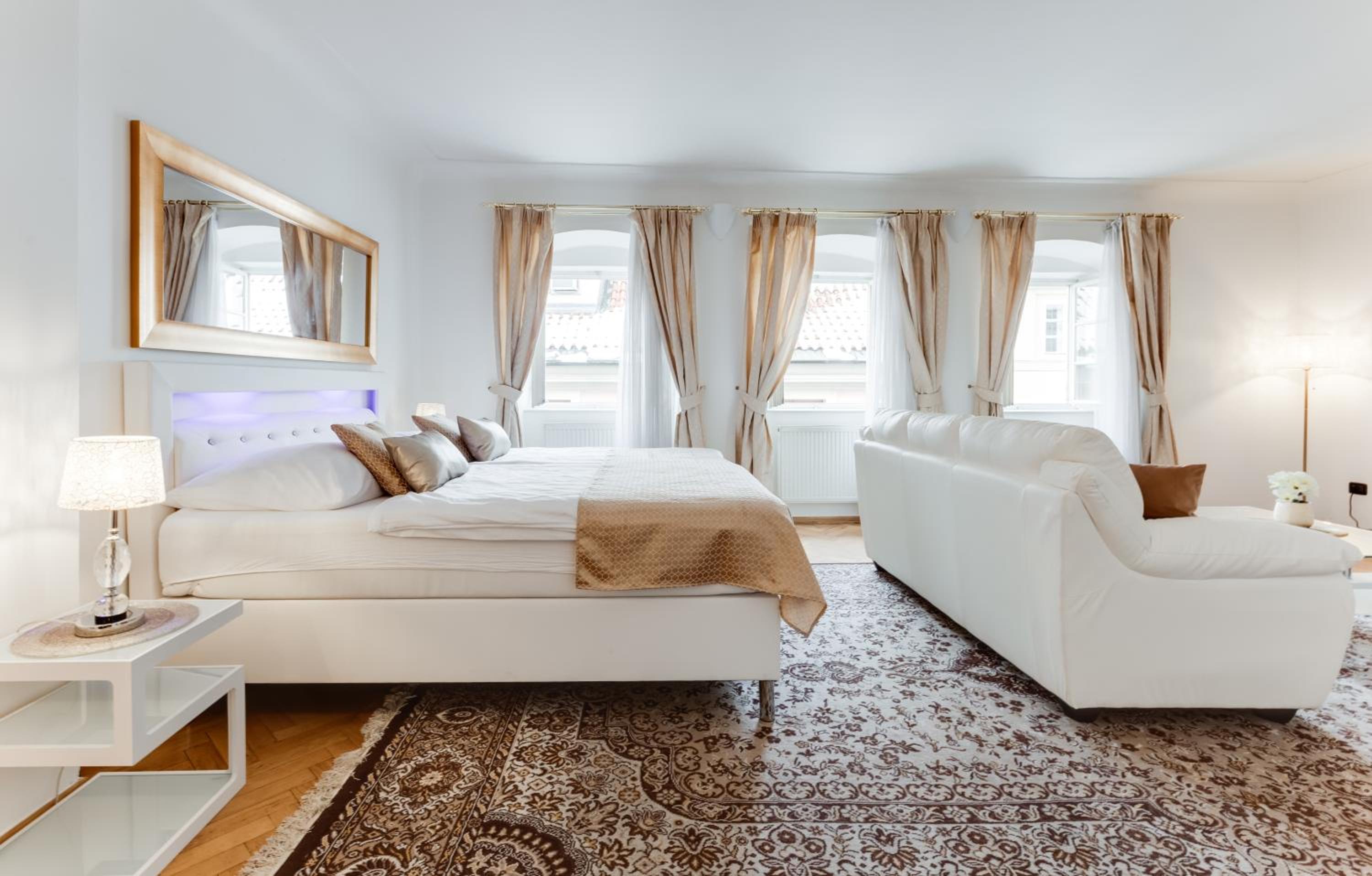 Charles Bridge Royal Apartments - Castle District