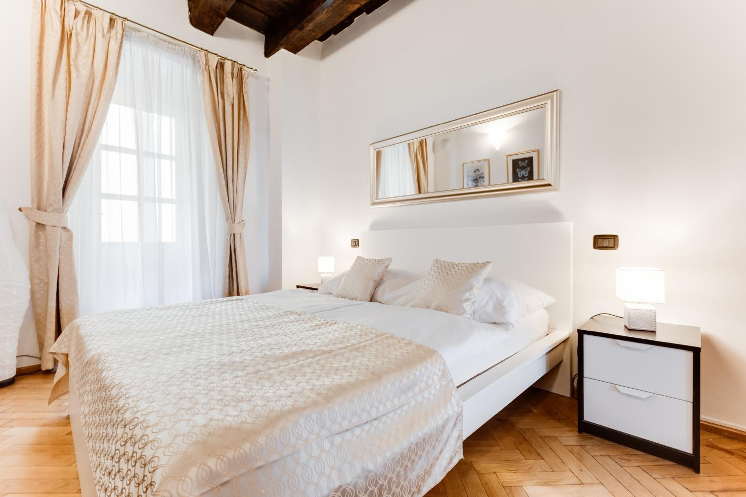 Charles Bridge Royal Apartments - Castle District