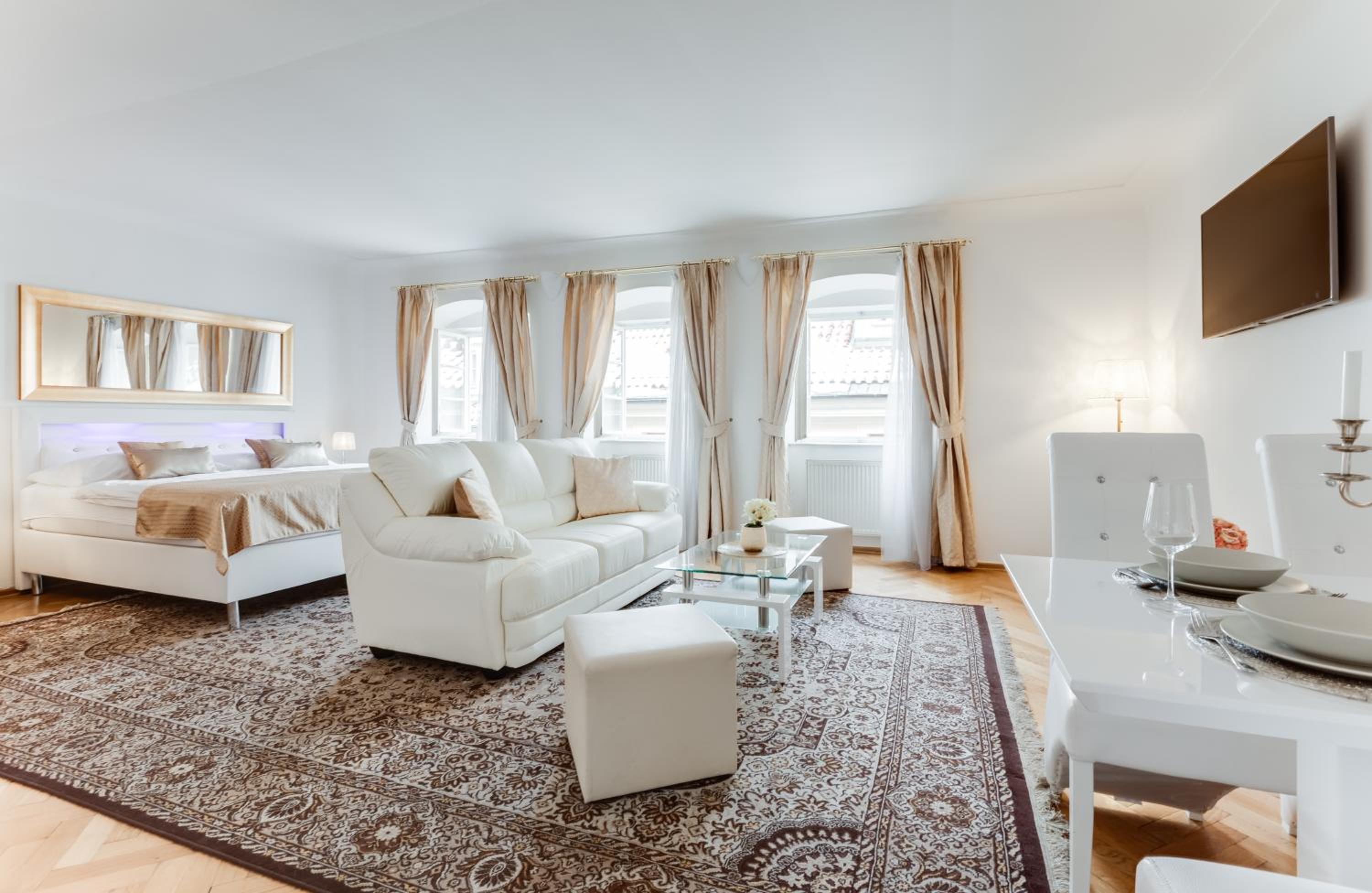 Charles Bridge Royal Apartments - Castle District