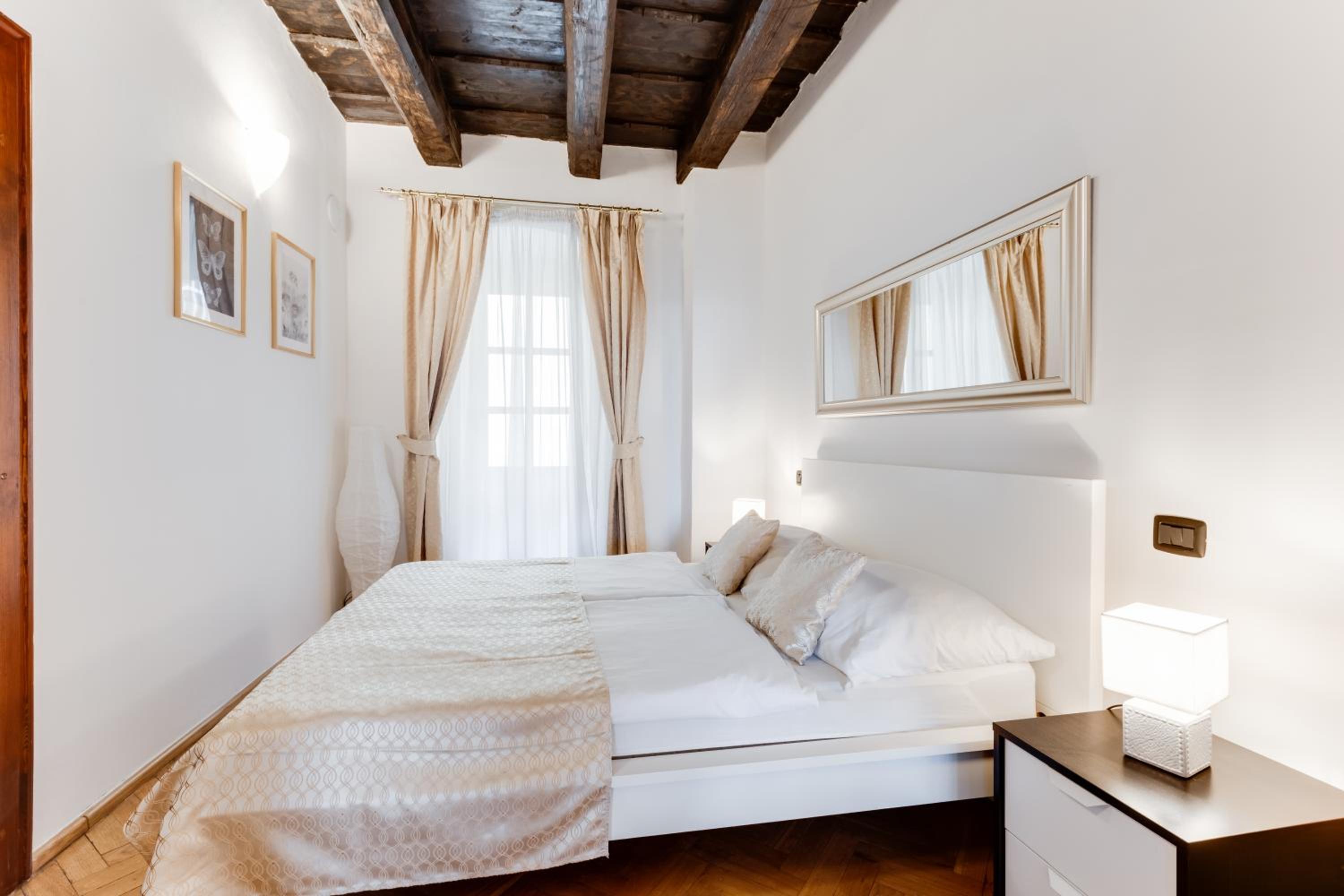 Charles Bridge Royal Apartments - Castle District