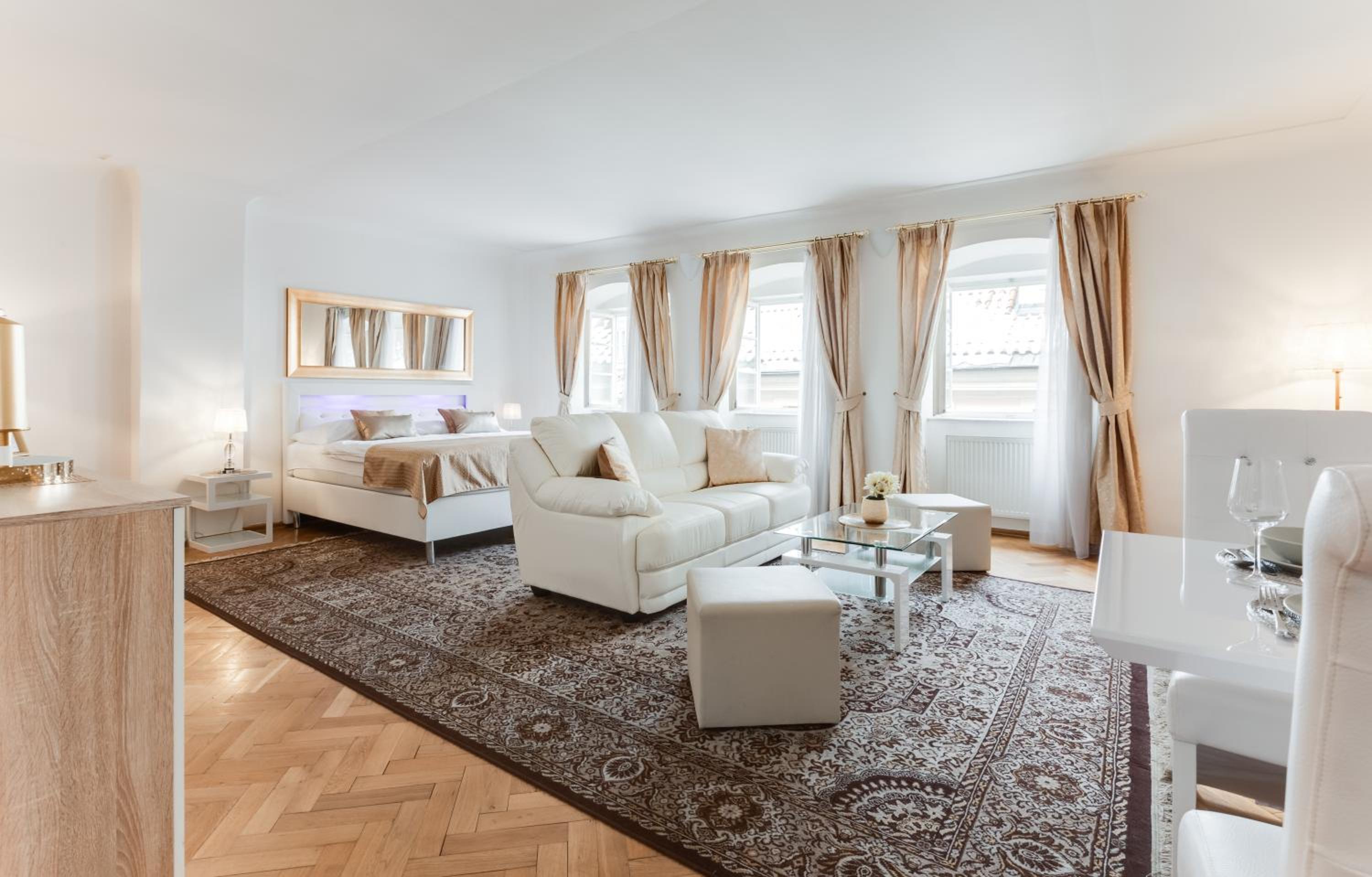 Charles Bridge Royal Apartments - Castle District