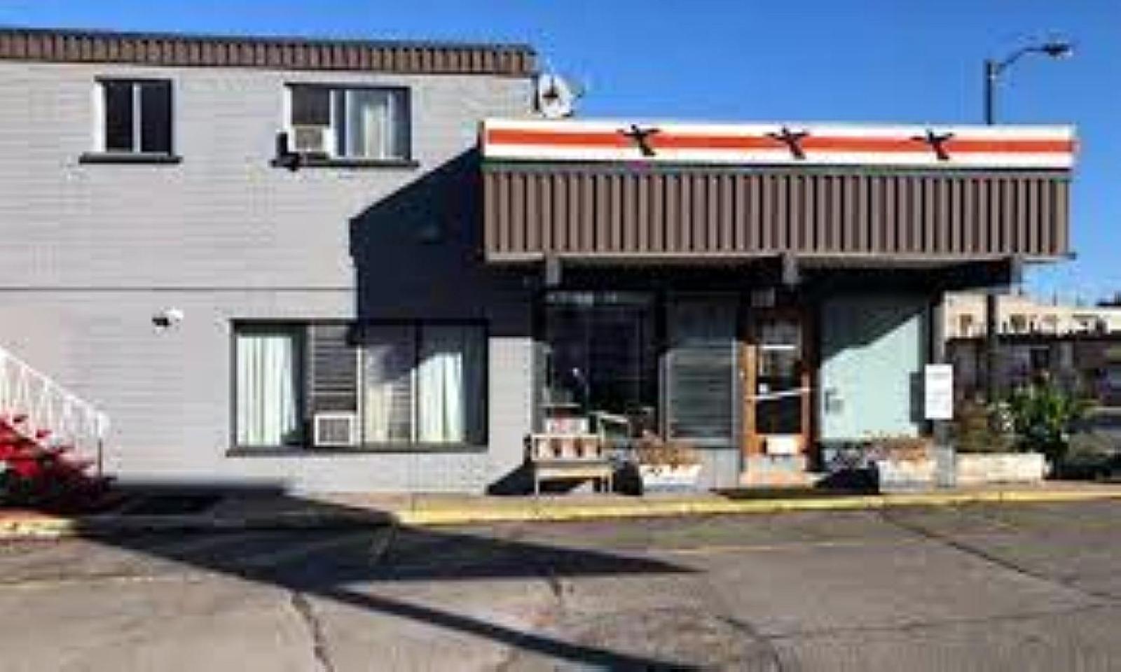 Advance Inn