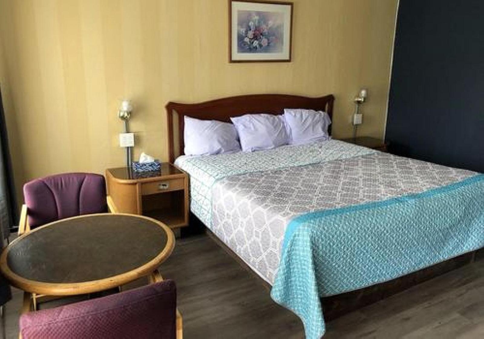 Advance Inn