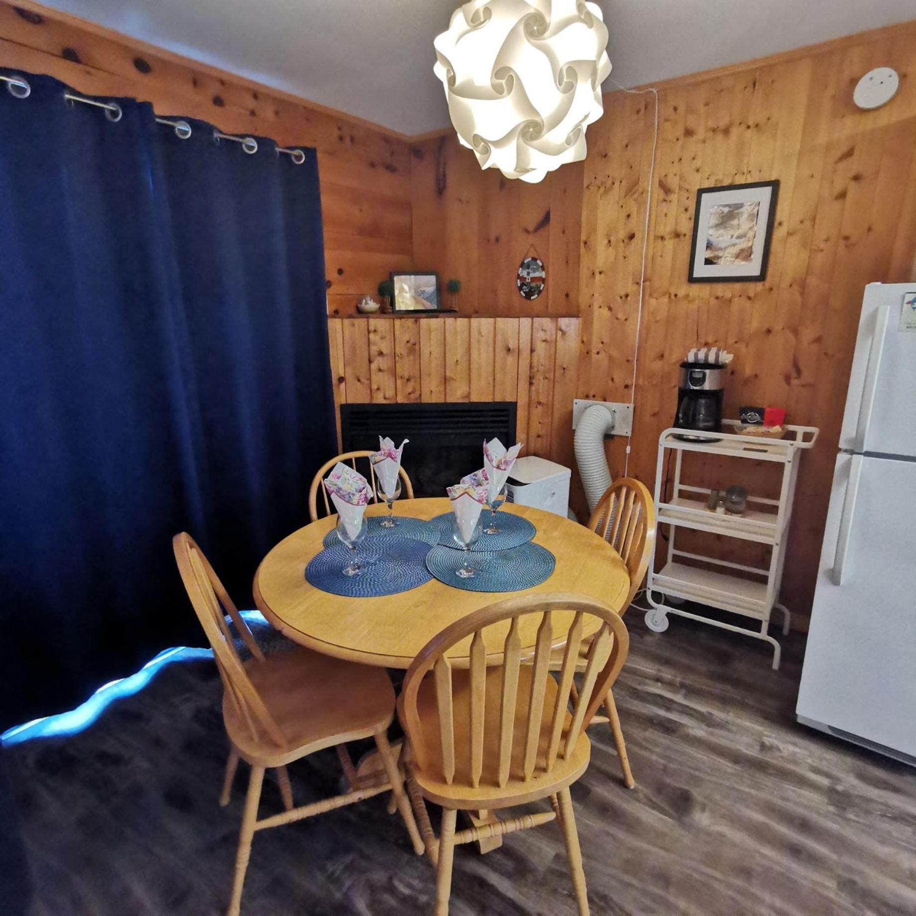 Knotty Pine Cottages, Suites & Motel Rooms