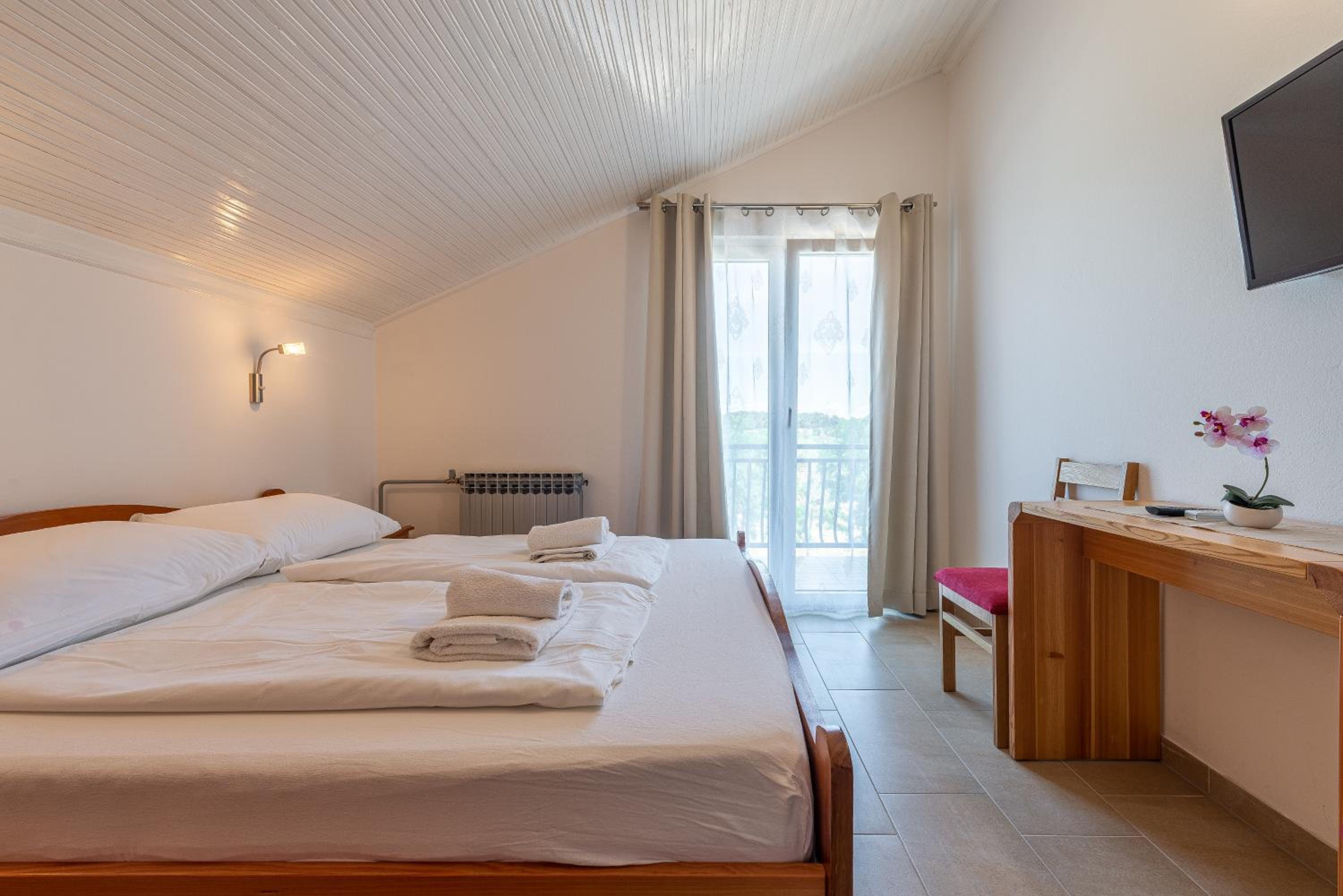 Bed & Breakfast Maki view 2