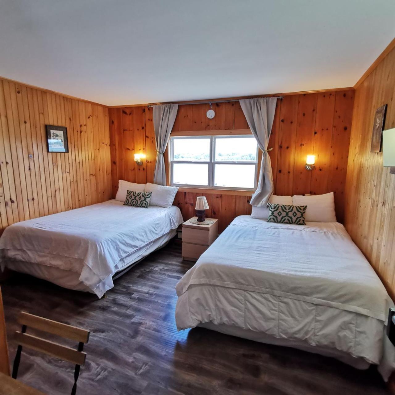 Knotty Pine Cottages, Suites & Motel Rooms