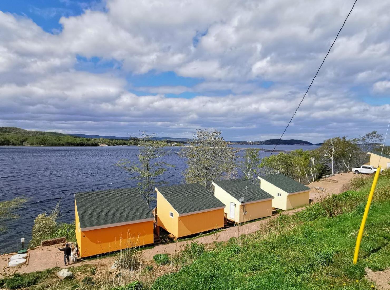Knotty Pine Cottages, Suites & Motel Rooms