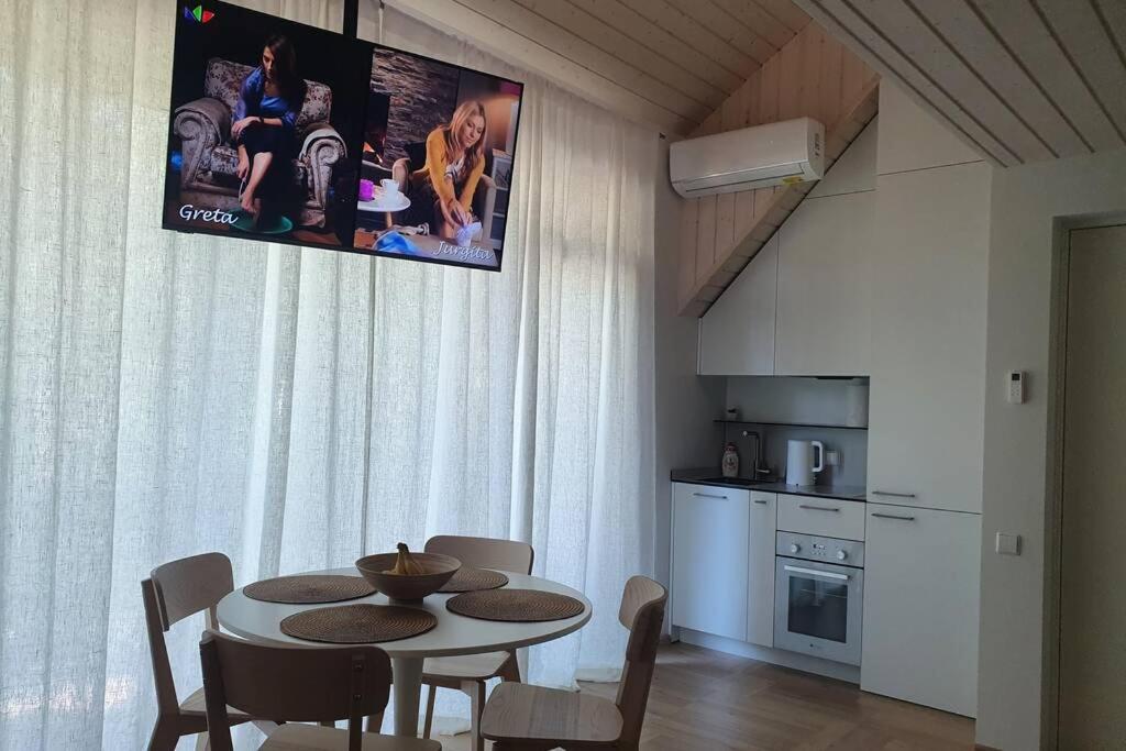 2.5 kambarių butas per du aukštus su baseinu view 4