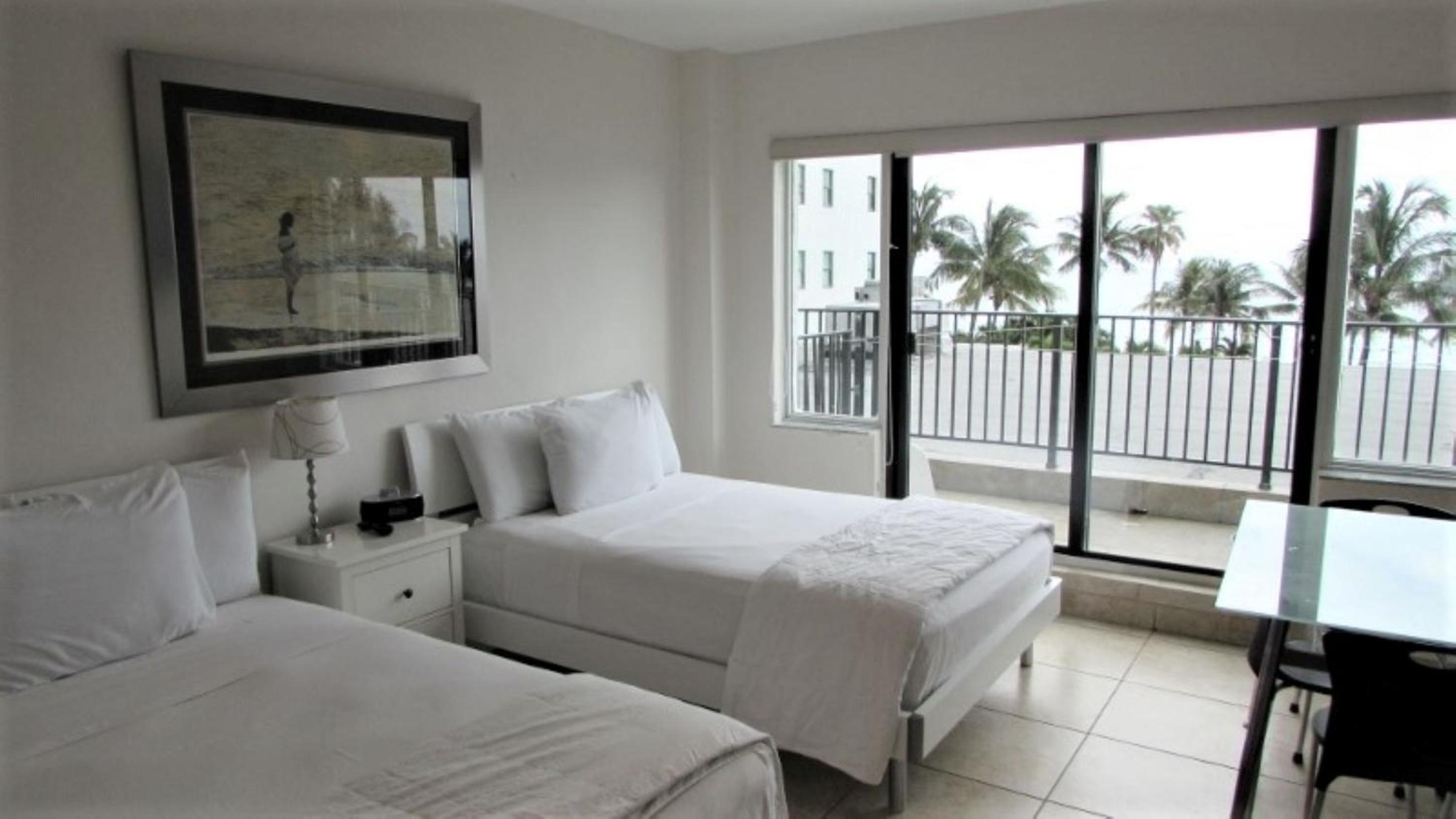 Ocean Front Casablanca Studios with FULL KITCHENS & Beach access By BL Rentals
