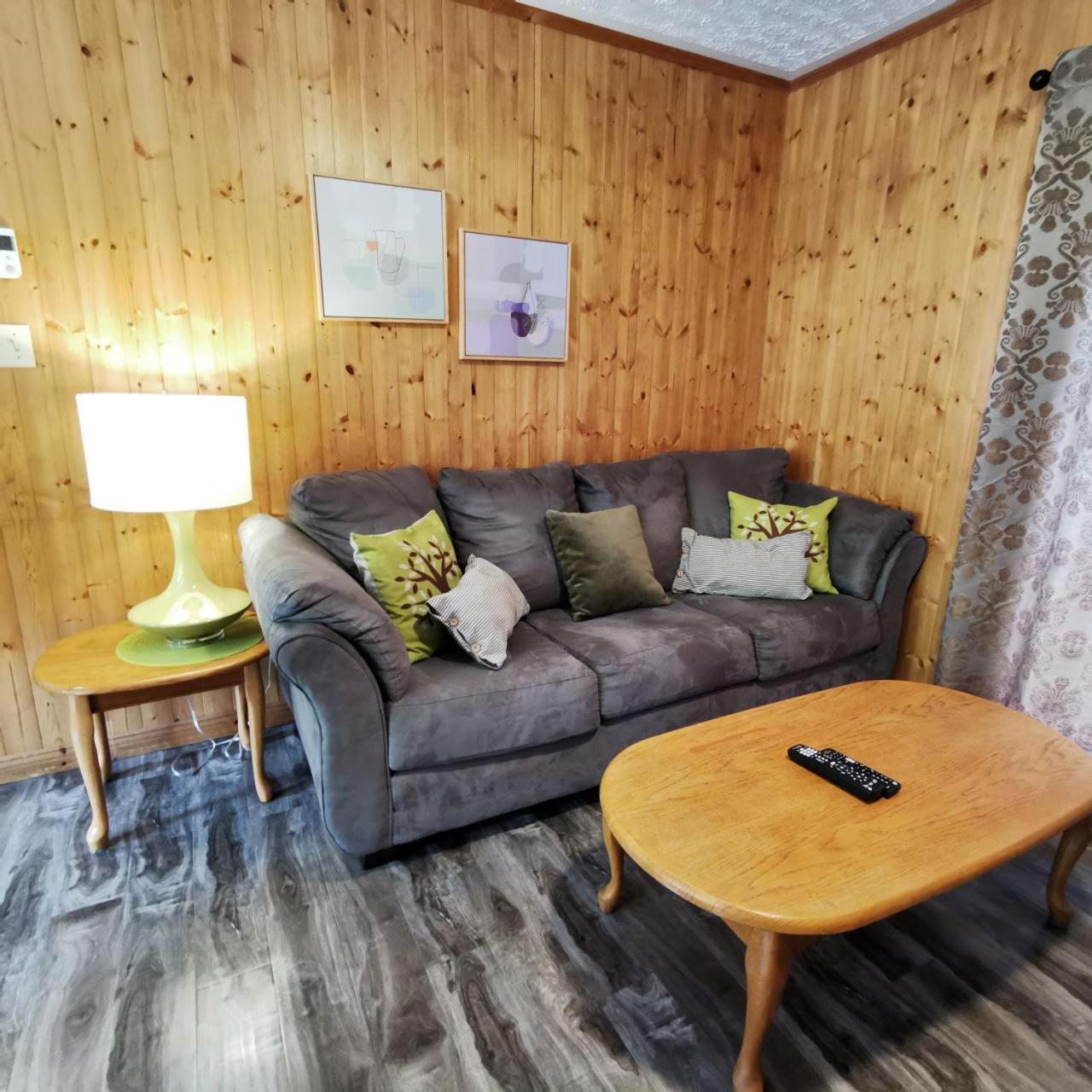 Knotty Pine Cottages, Suites & Motel Rooms