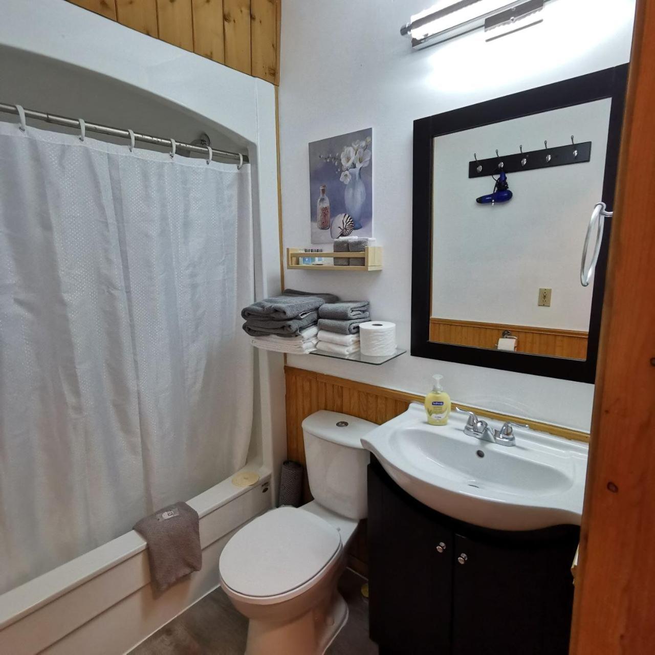 Knotty Pine Cottages, Suites & Motel Rooms