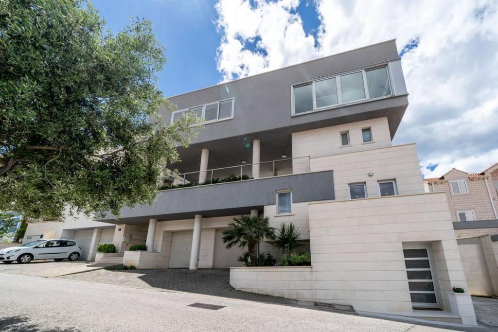 Villa Diana: Bayside View Beauty - a romantic home