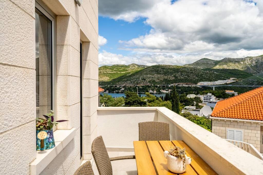 Villa Diana: Bayside View Beauty - a romantic home
